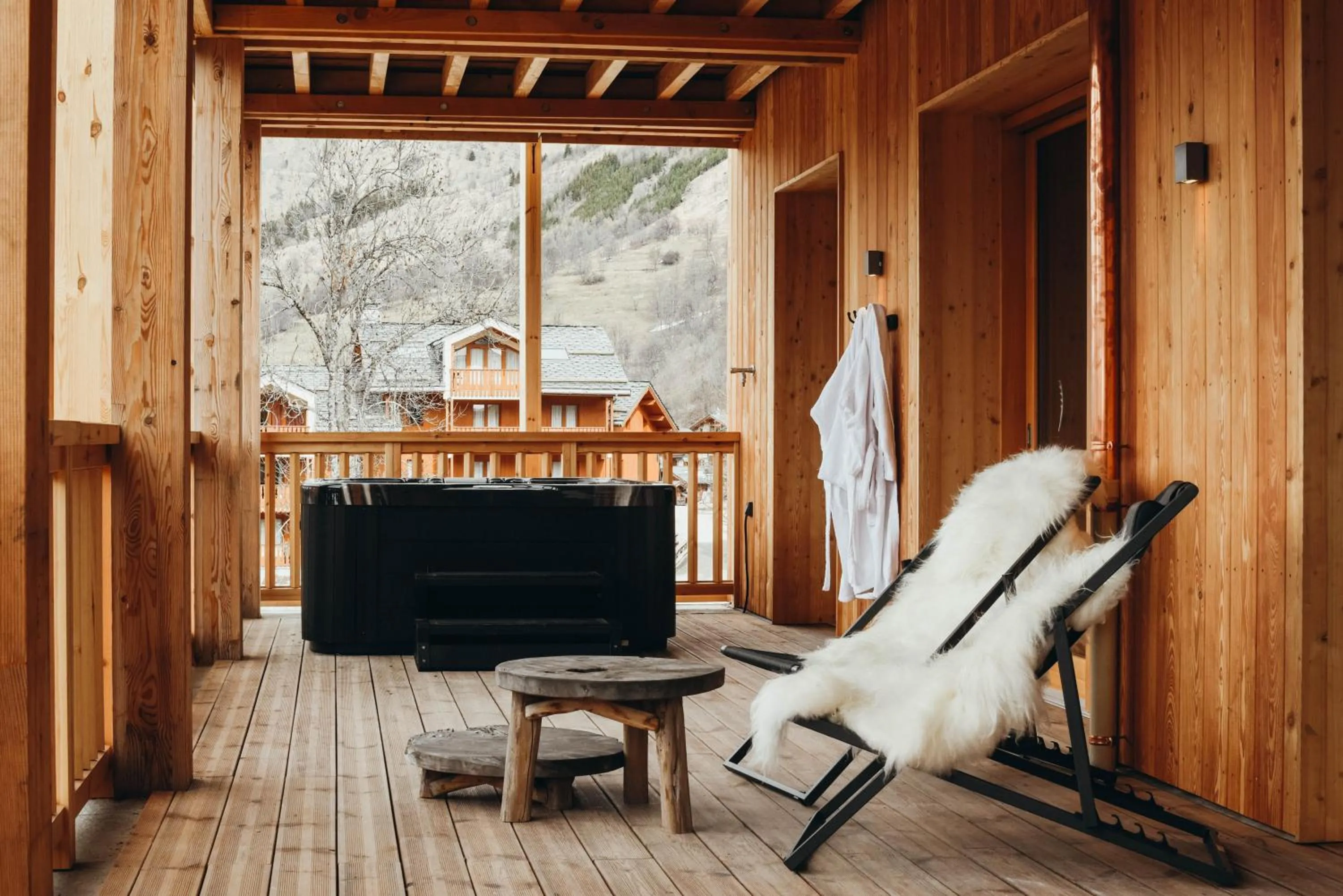 Hot Tub in Lodji Hotel & spa