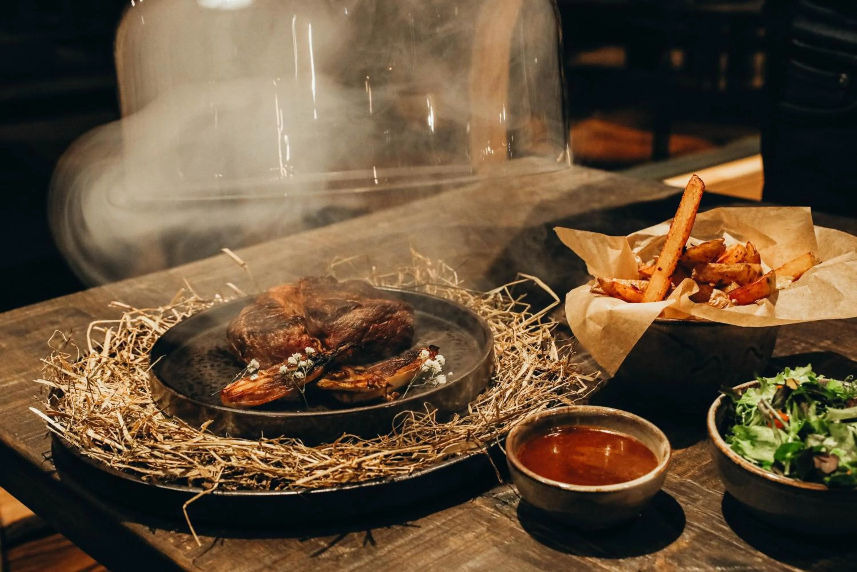 Restaurant/places to eat in Lodji Hotel & spa