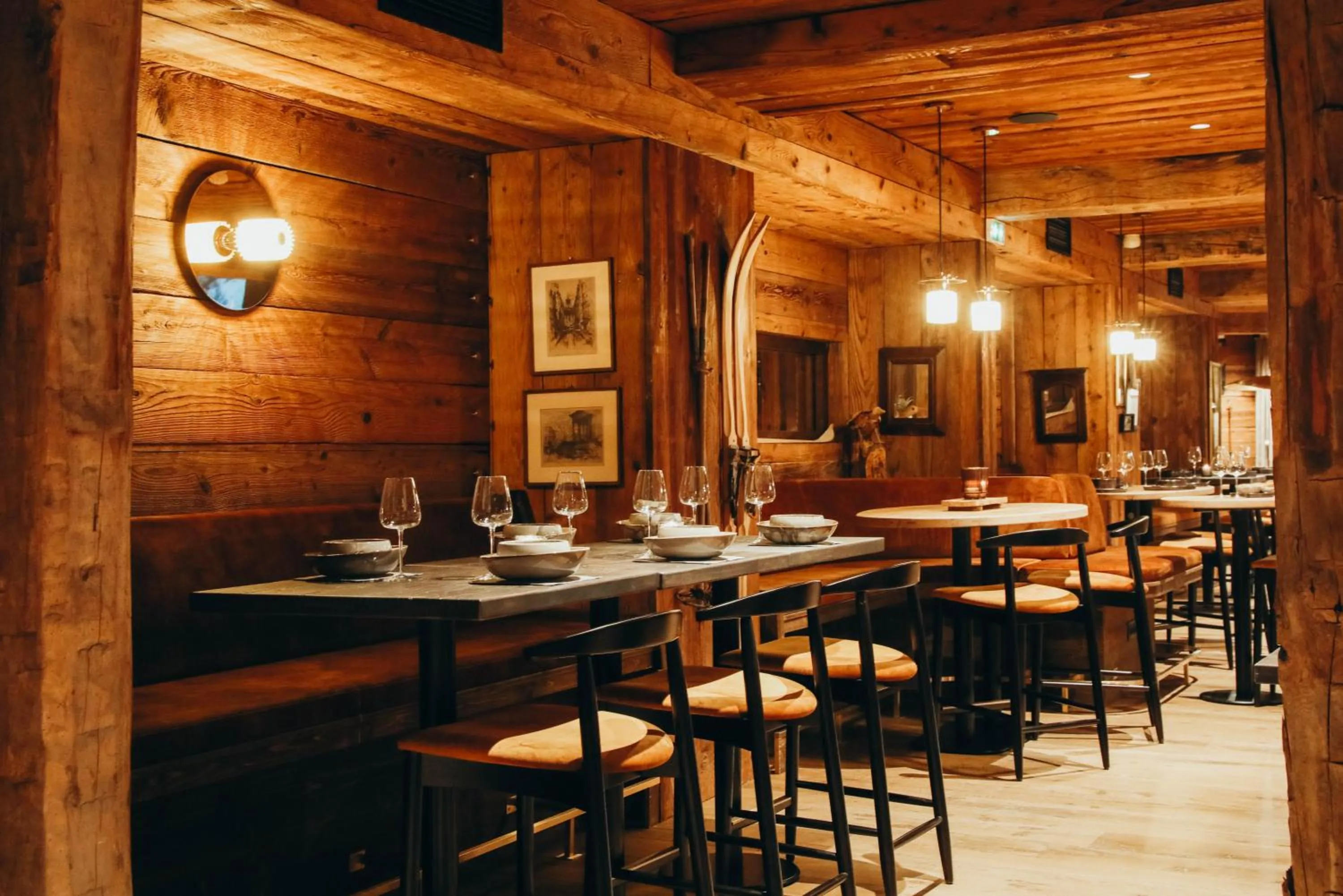 Restaurant/places to eat in Lodji Hotel & spa