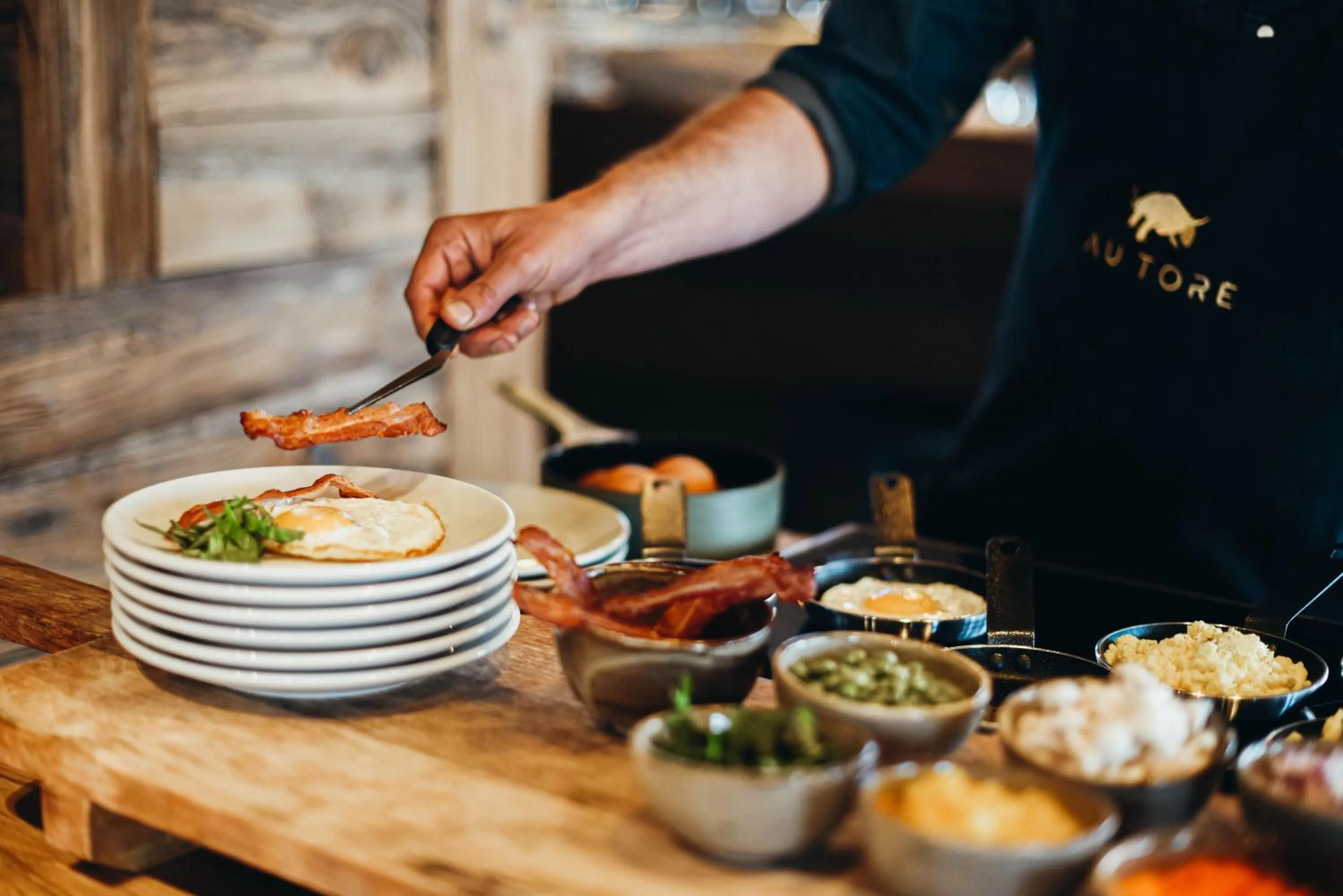 Restaurant/places to eat in Lodji Hotel & spa