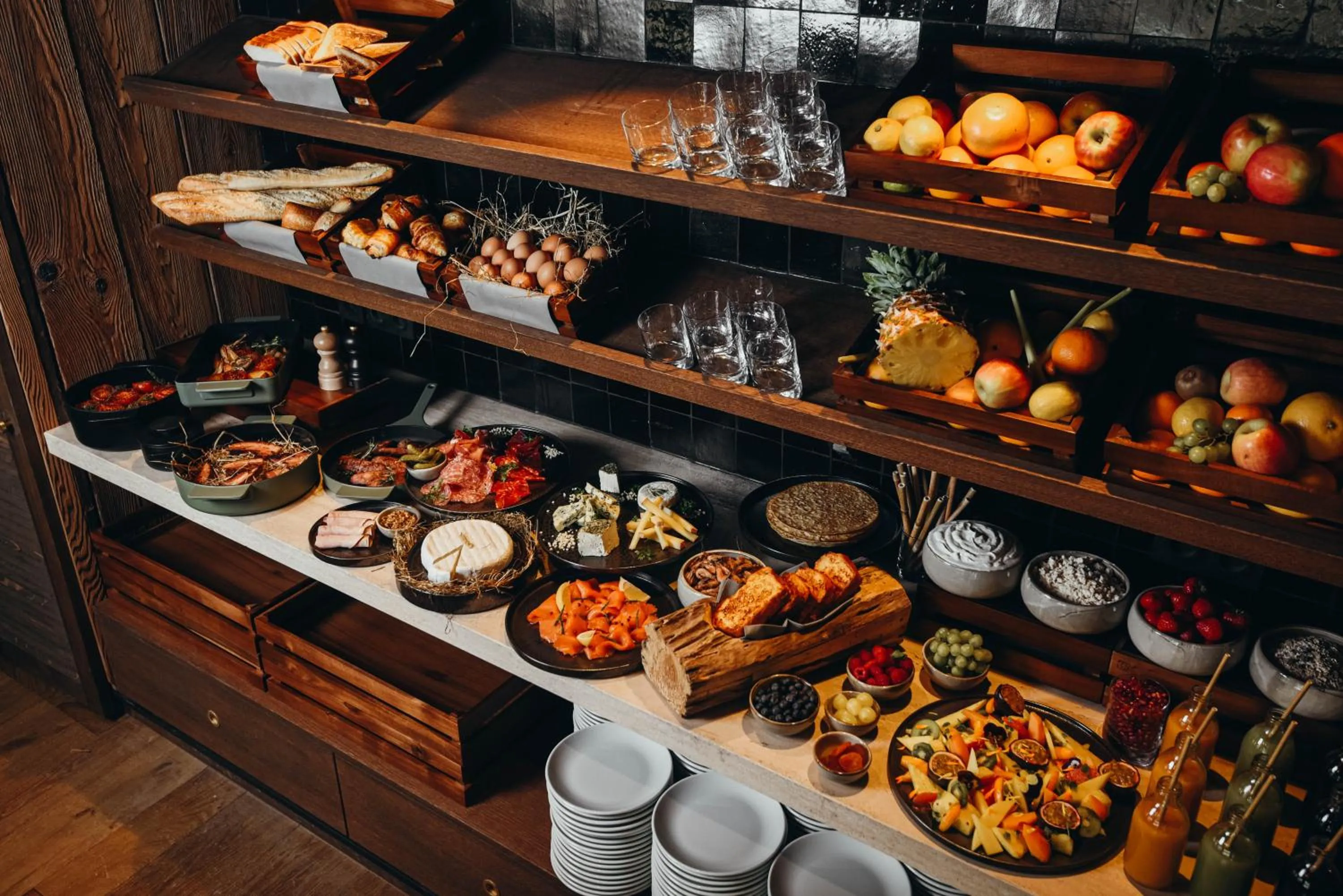 Restaurant/places to eat in Lodji Hotel & spa