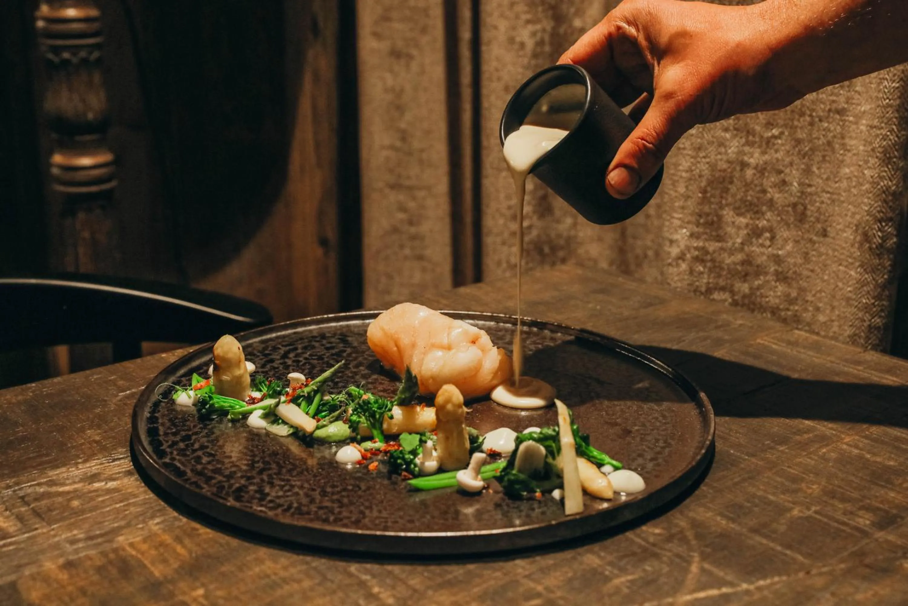 Restaurant/places to eat in Lodji Hotel & spa