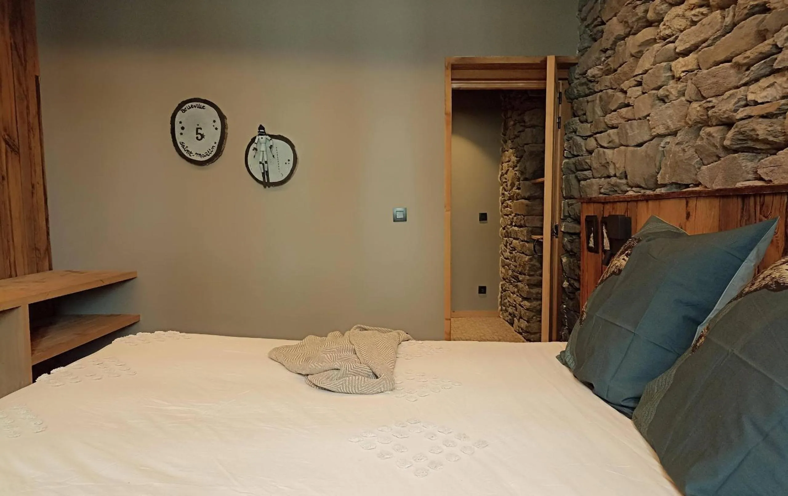 Bedroom, Bed in Lodji Hotel & spa