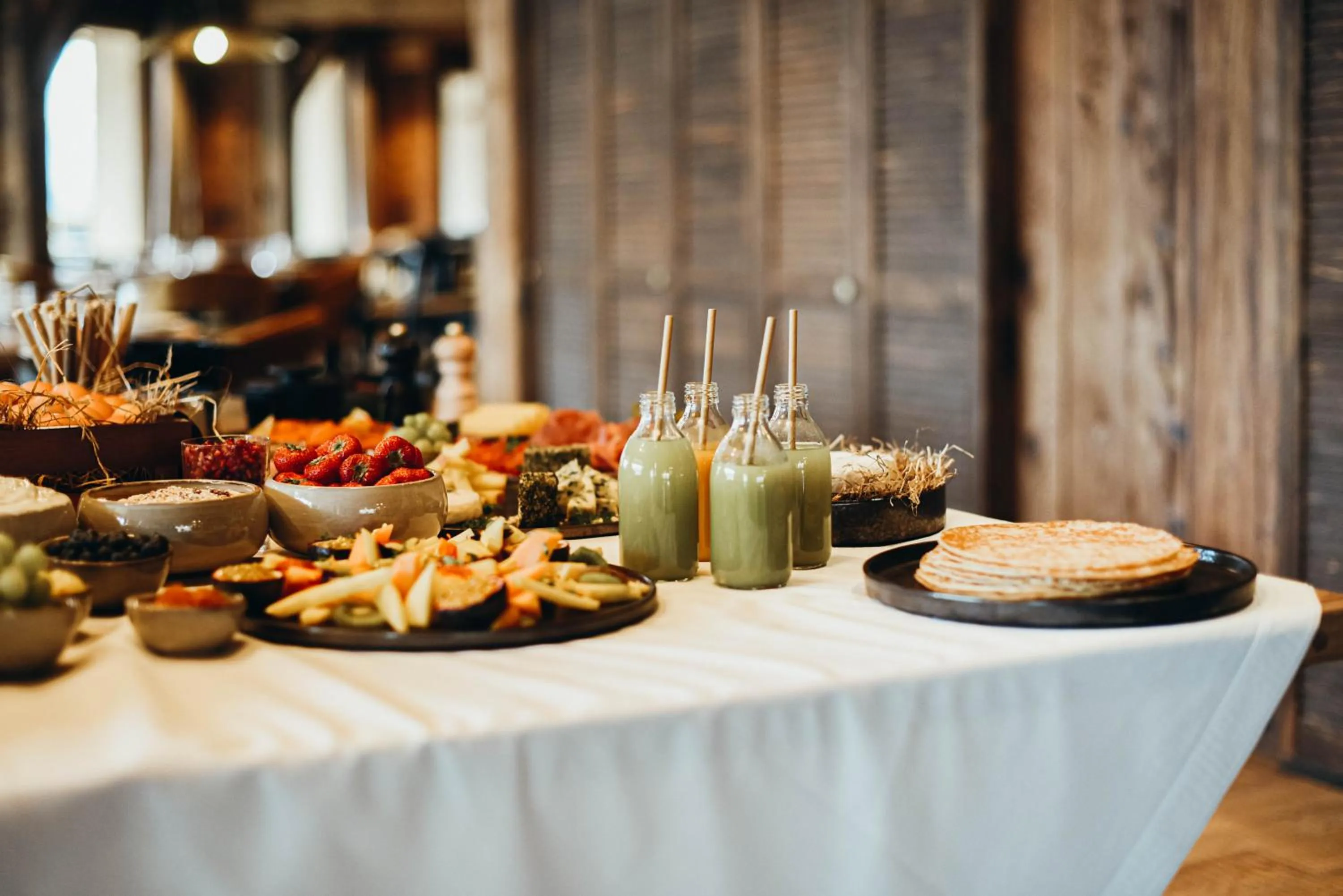 Restaurant/places to eat in Lodji Hotel & spa