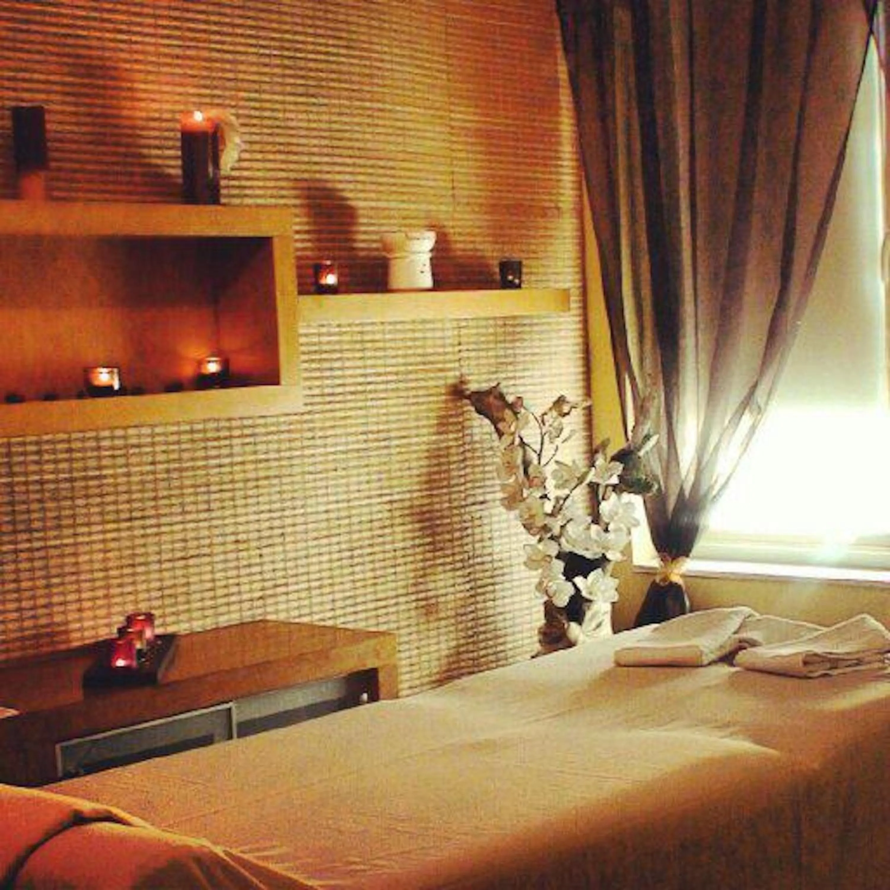 Massage, Bed in Aparthouse Borovo near Bulgaria Mall, free street parking