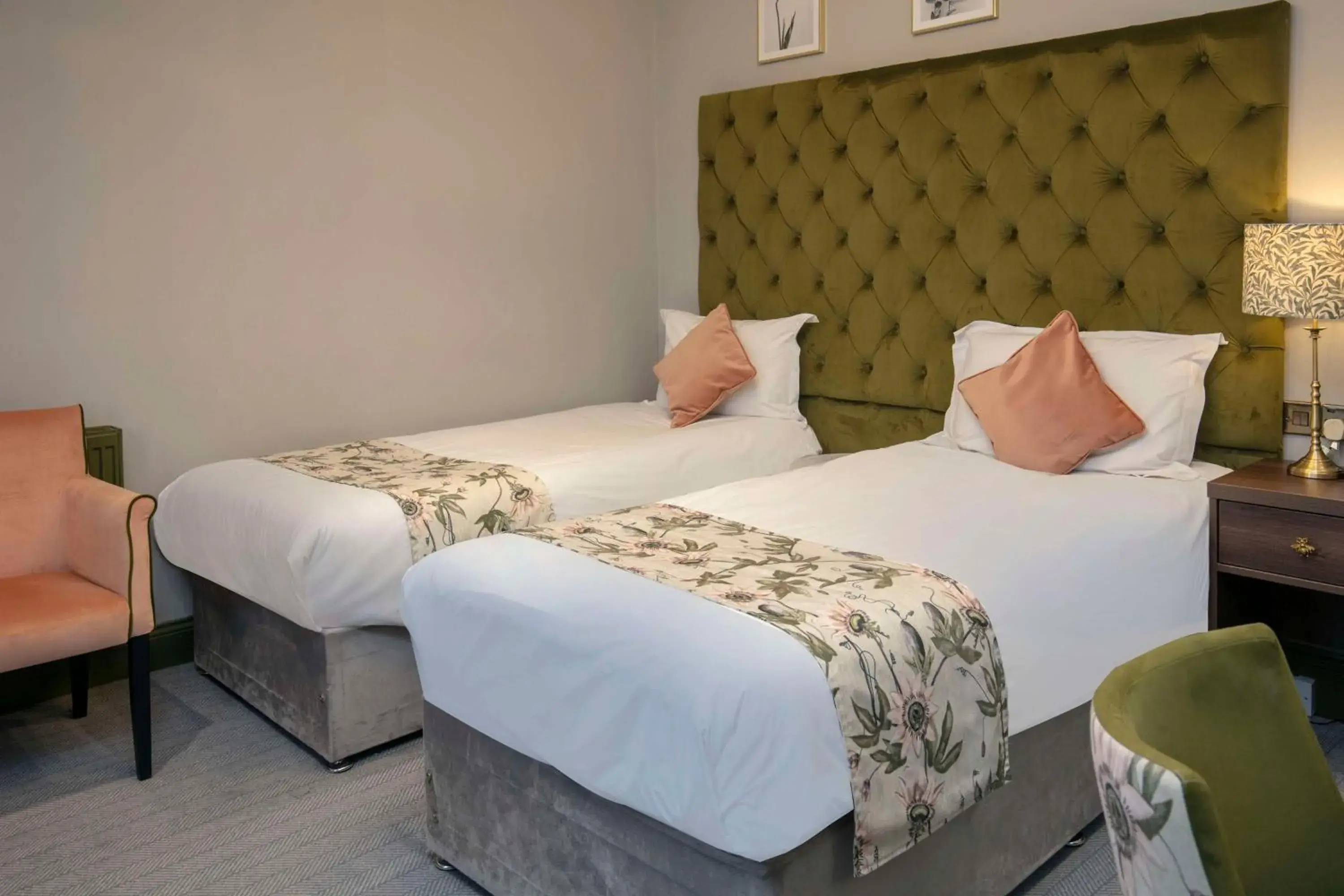 Deluxe Twin Room - Non-Smoking in Hotel Collingwood BW Signature Collection Deluxe Twin Room - Non-Smoking in Hotel Collingwood BW Signature Collection