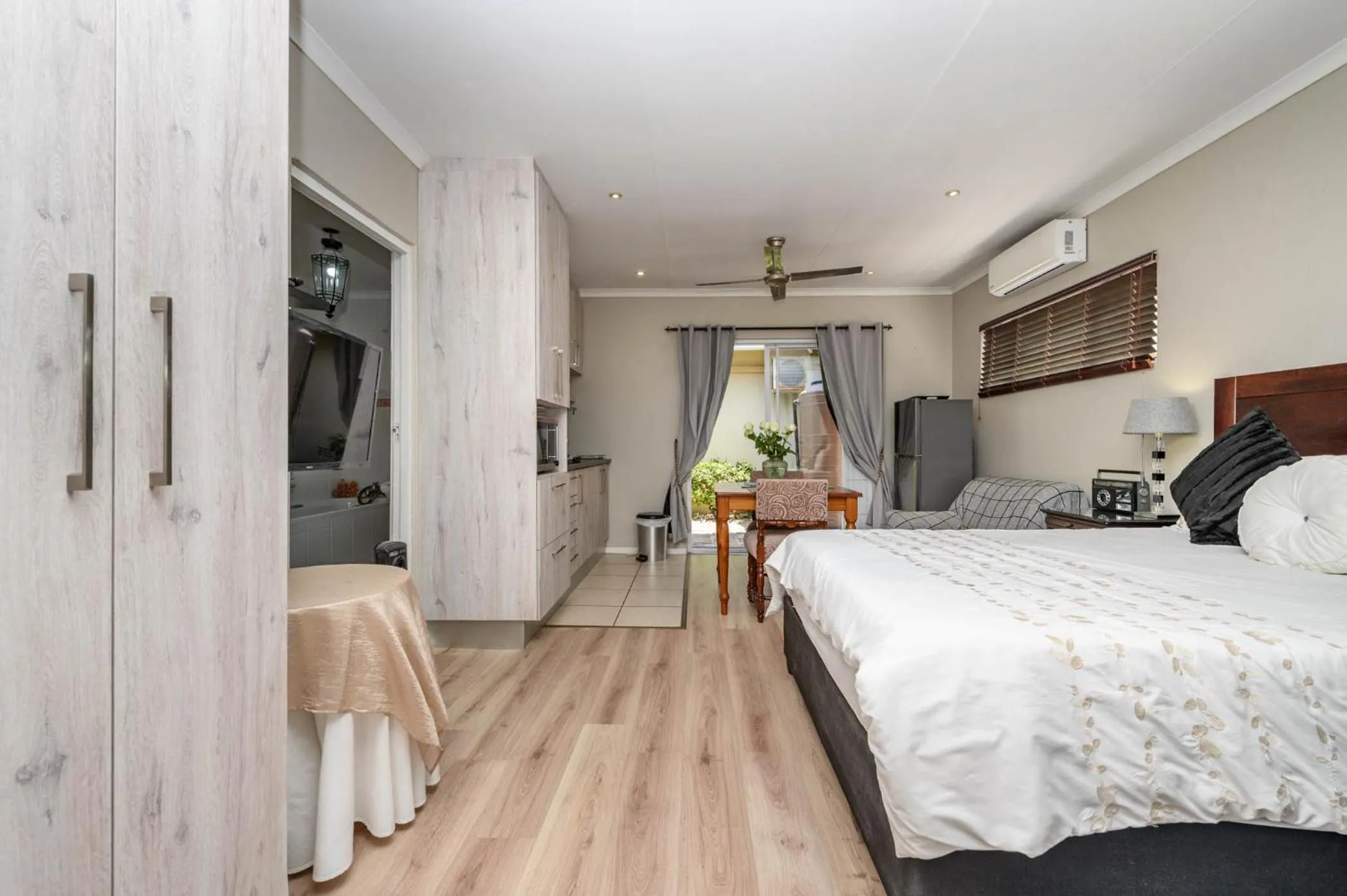 Photo of the whole room, Bed in Keiskama B & B