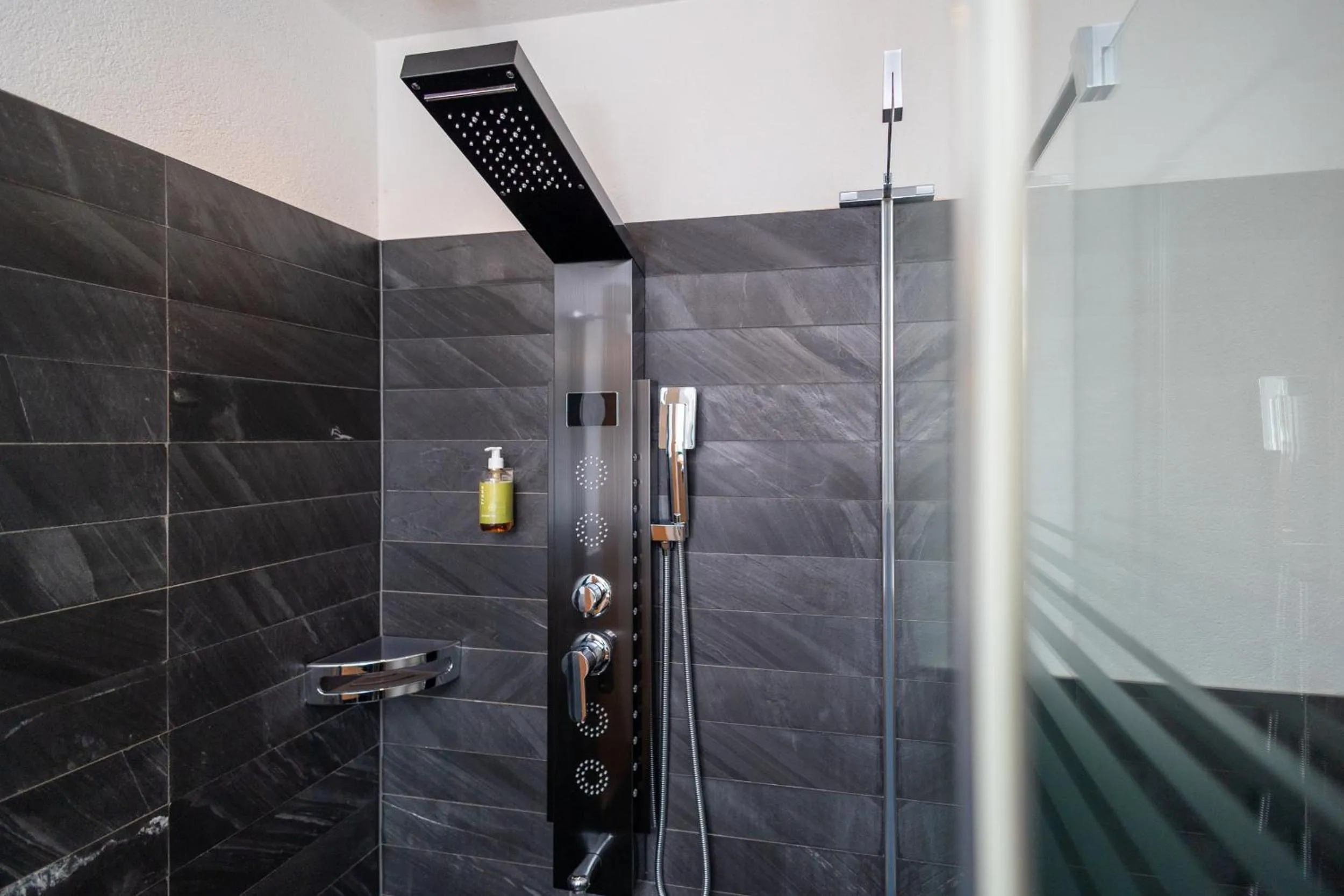 Shower in Das Land-Palais - Your lovely Mountain Hideaway