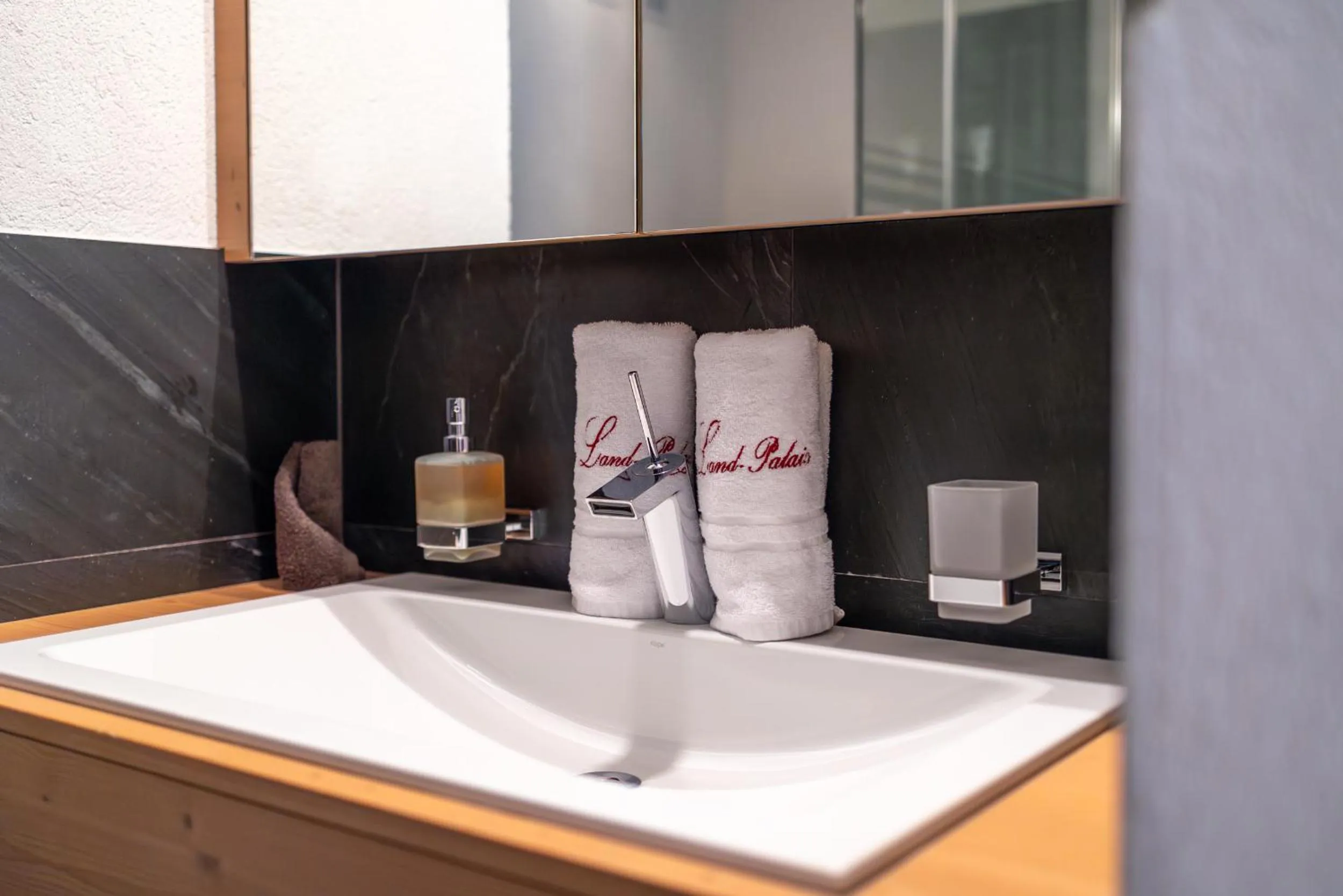 Bathroom in Das Land-Palais - Your lovely Mountain Hideaway