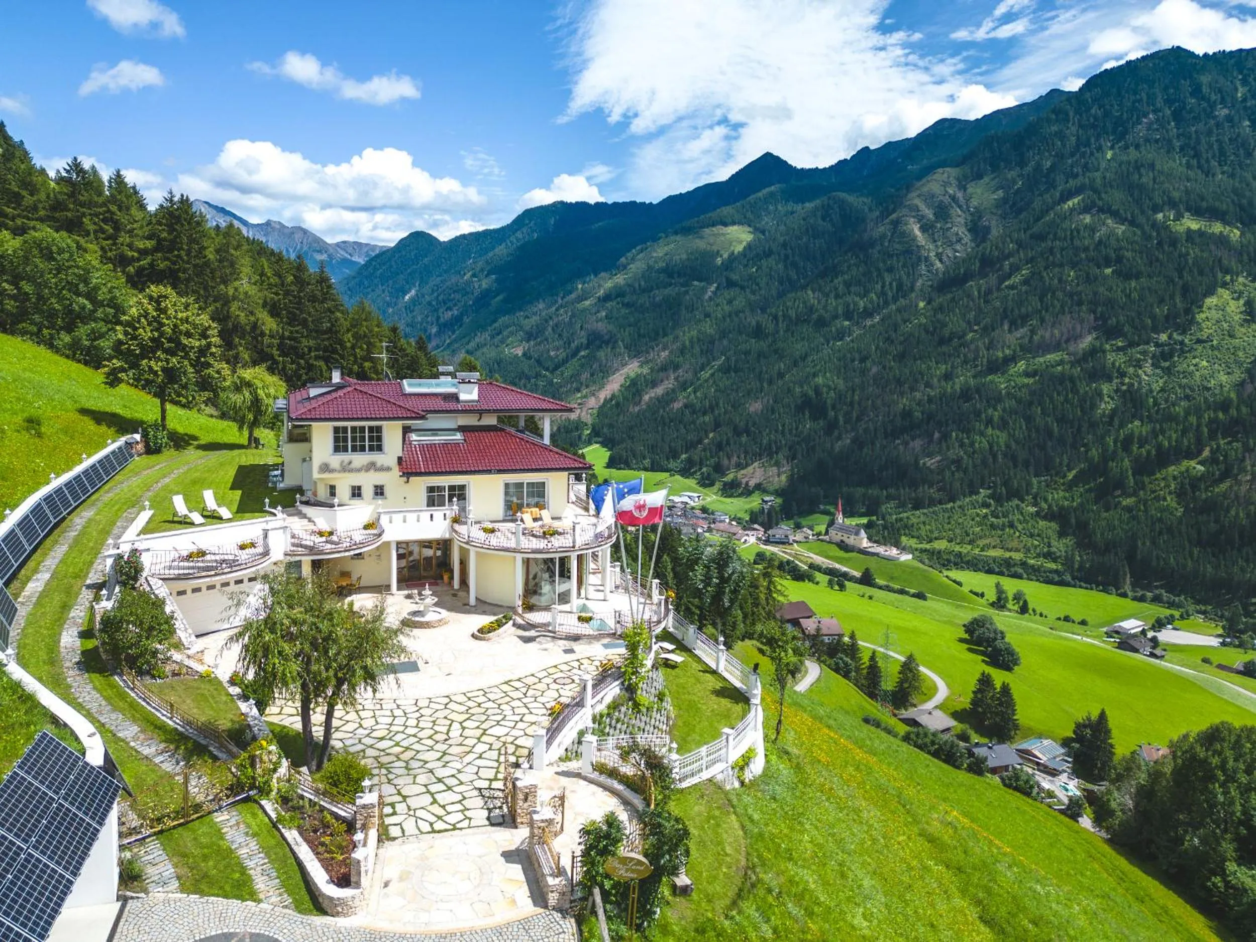 Property building in Das Land-Palais - Your lovely Mountain Hideaway