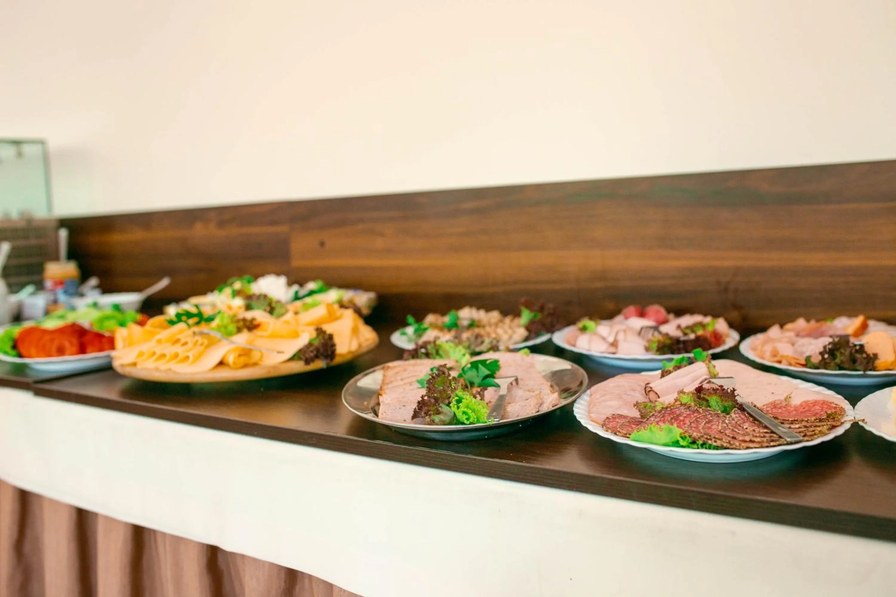 Restaurant/places to eat in OW Mikomania