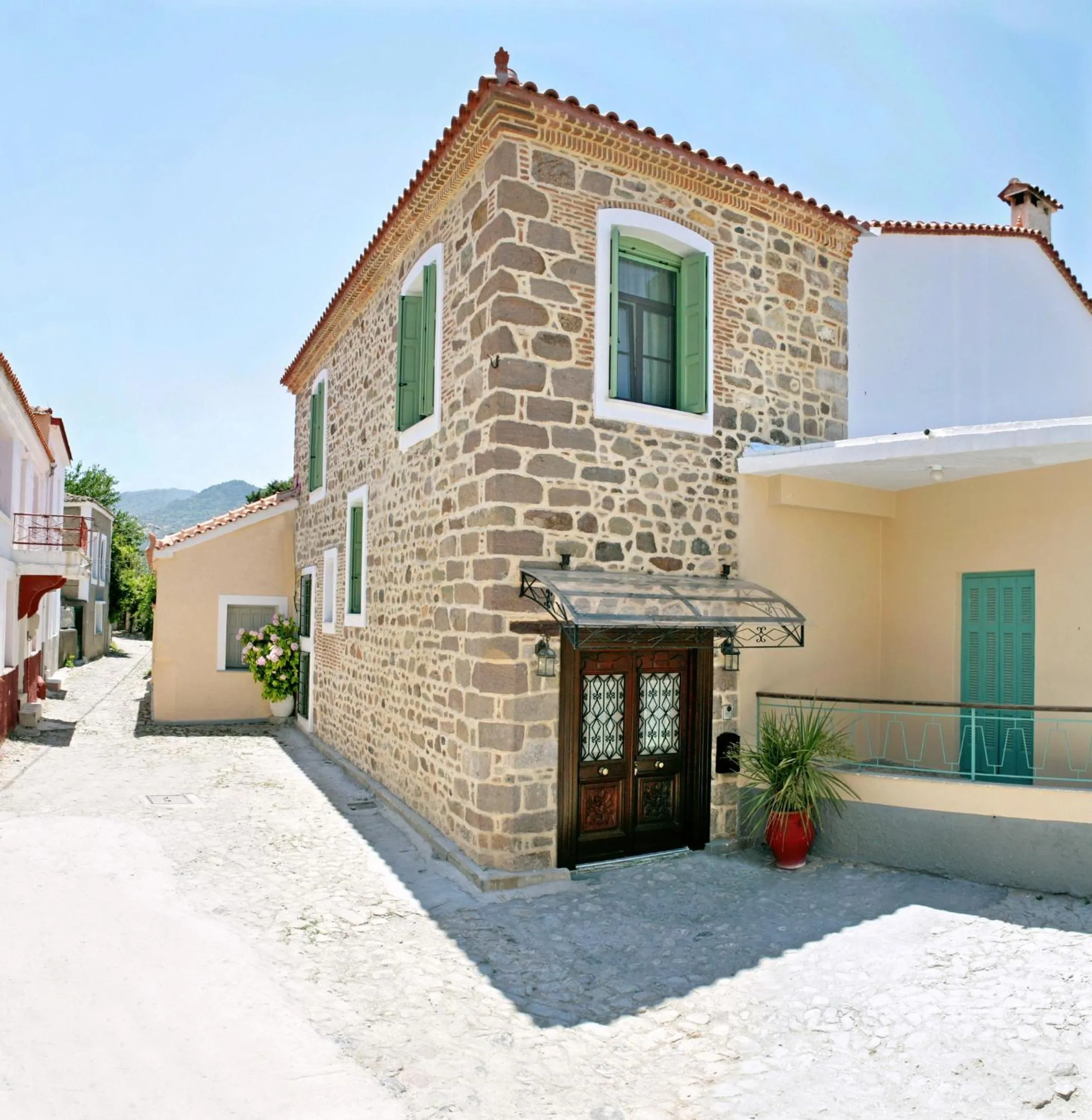 Facade/entrance in Archontiko Petras 1821