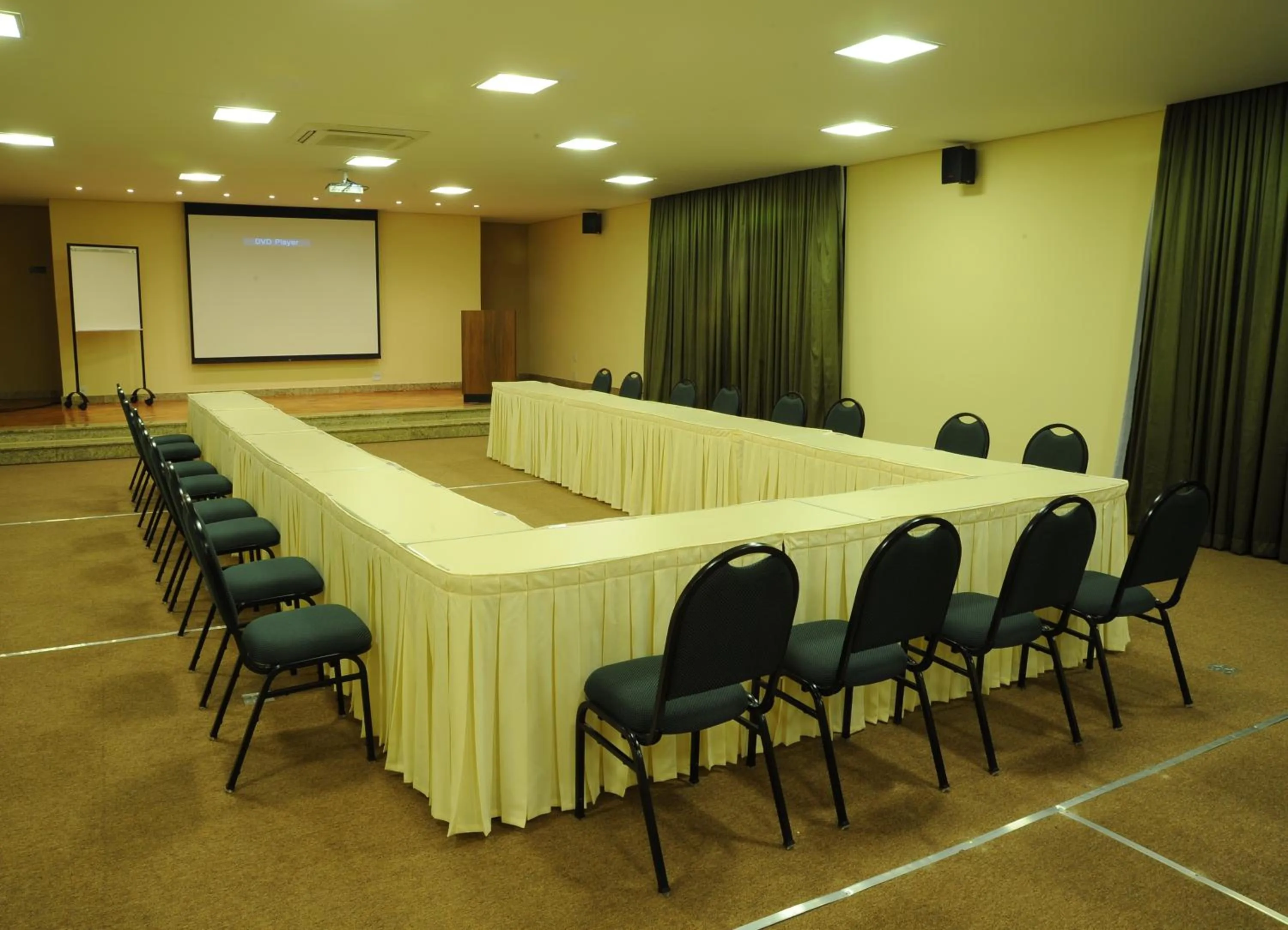 Meeting/conference room in Ramada by Wyndham Furnaspark