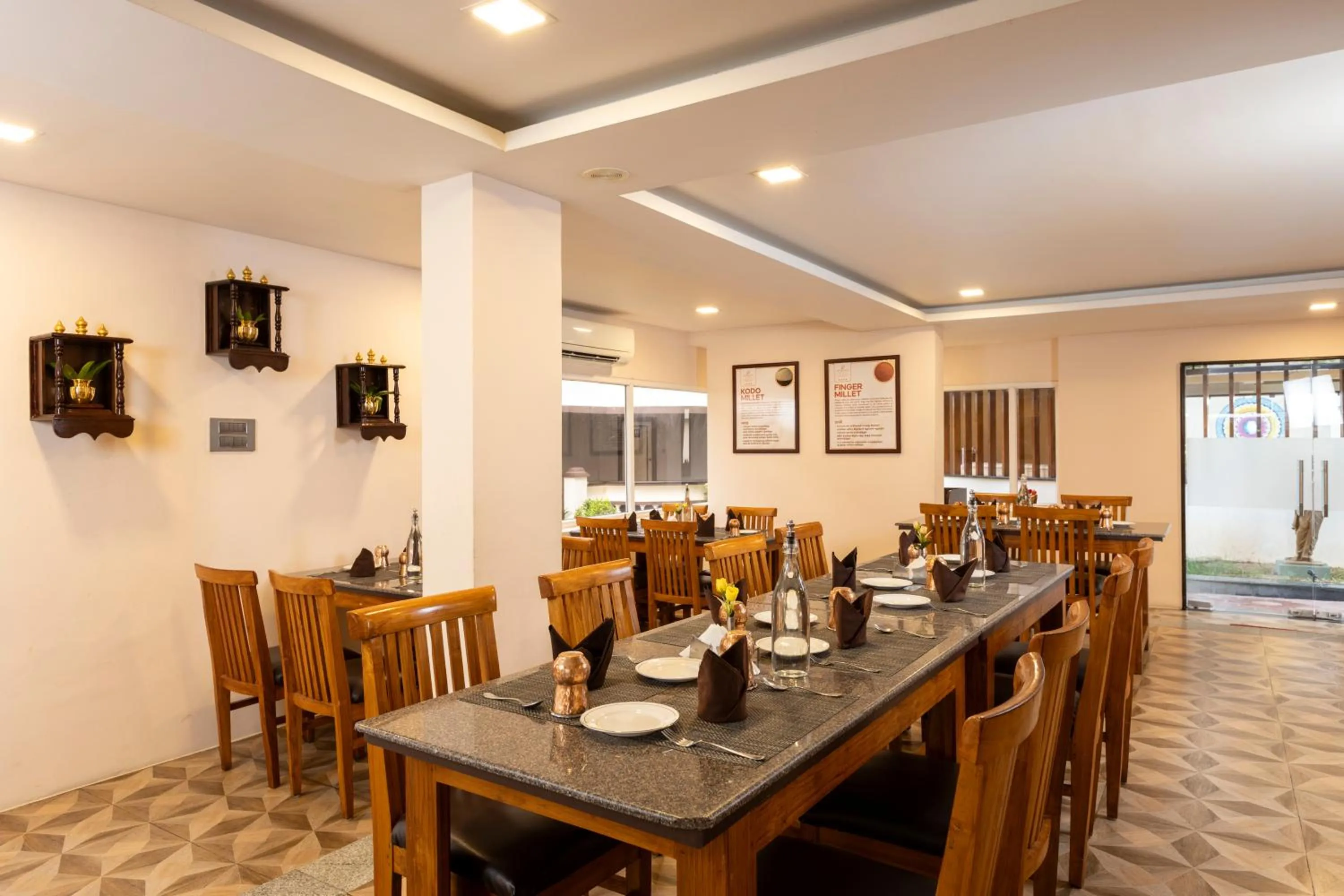 Restaurant/places to eat in Athena Hotel