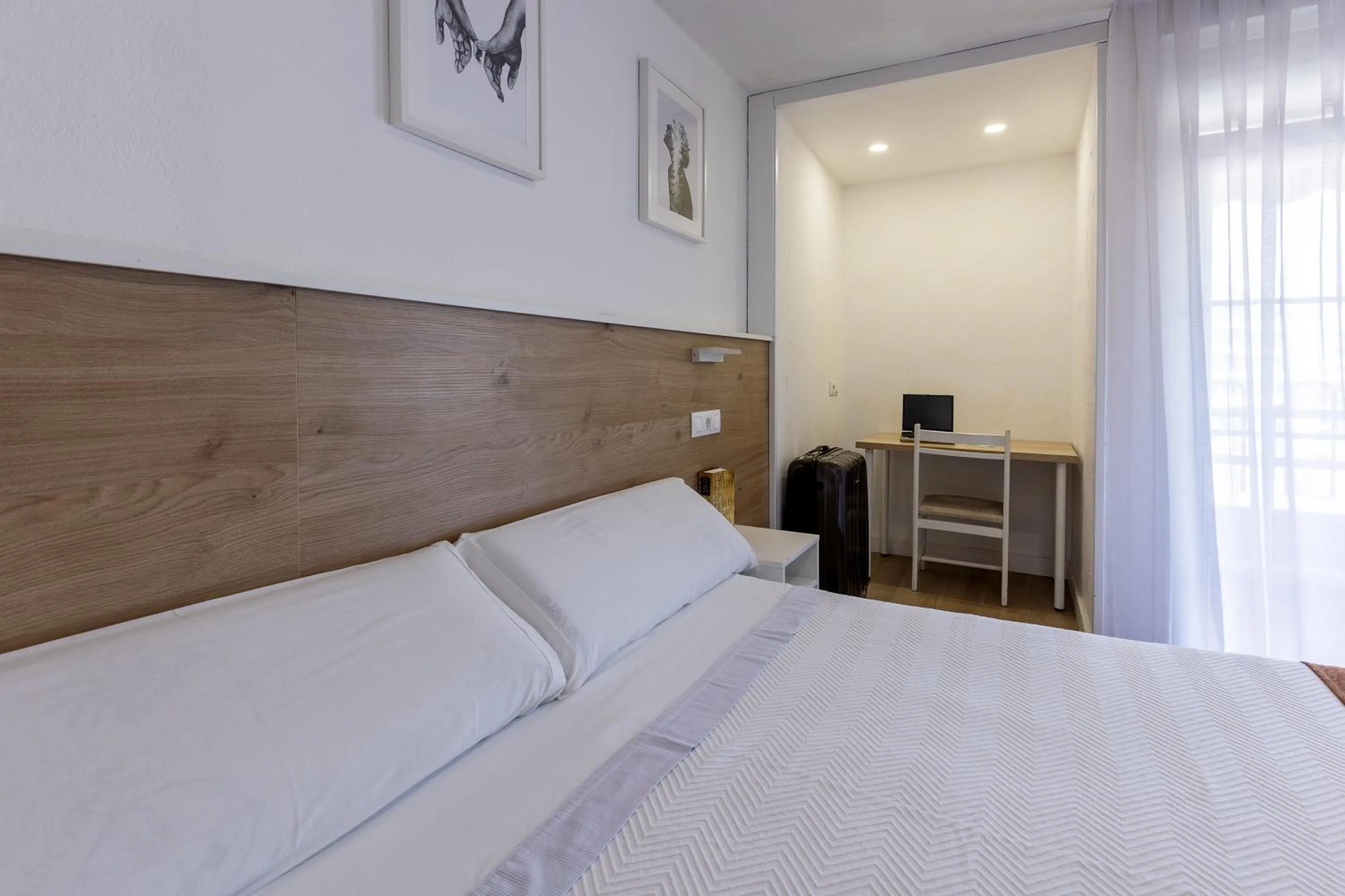 Bed in Hostal Gran Vía