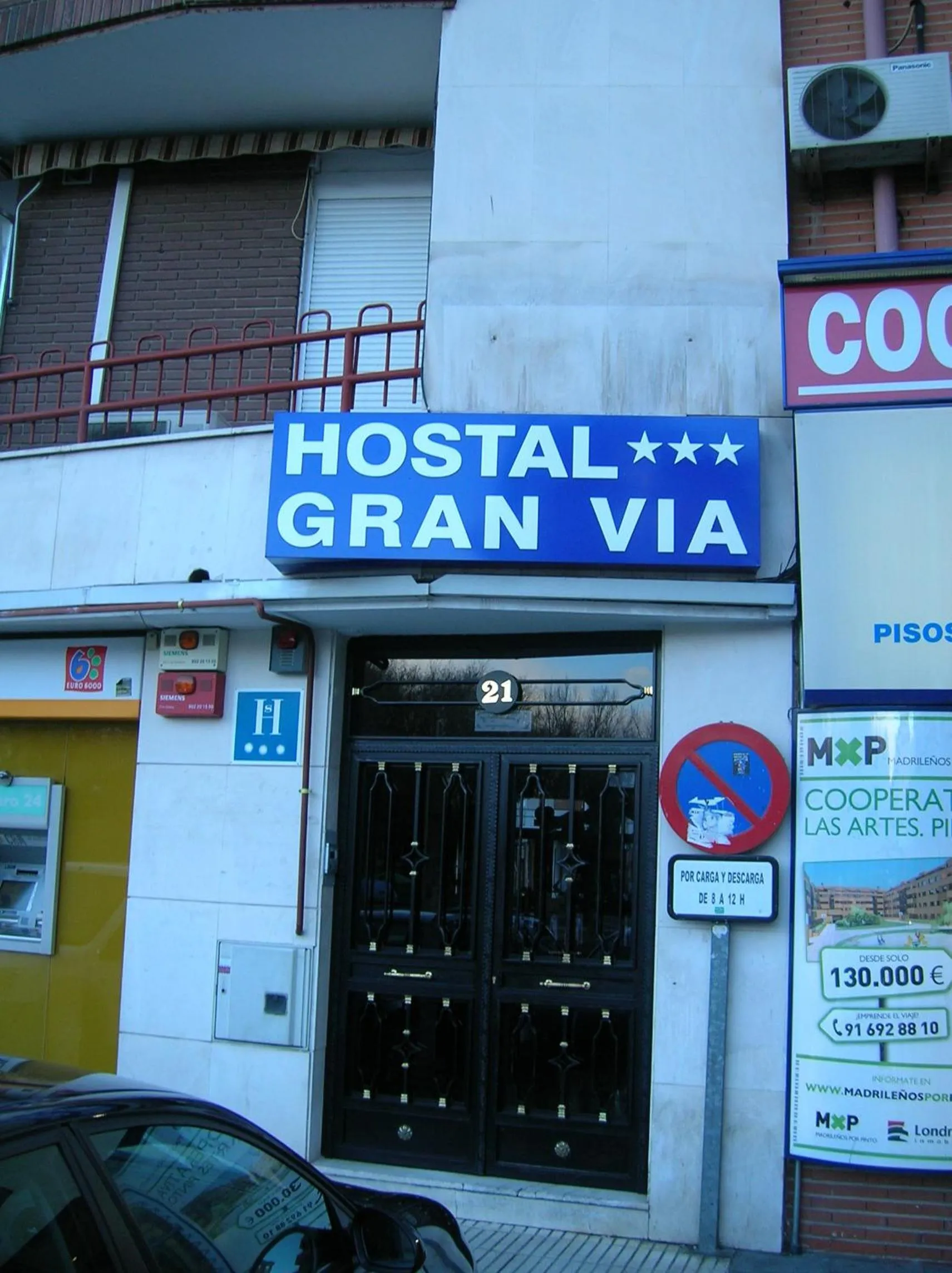 Facade/entrance in Hostal Gran Vía