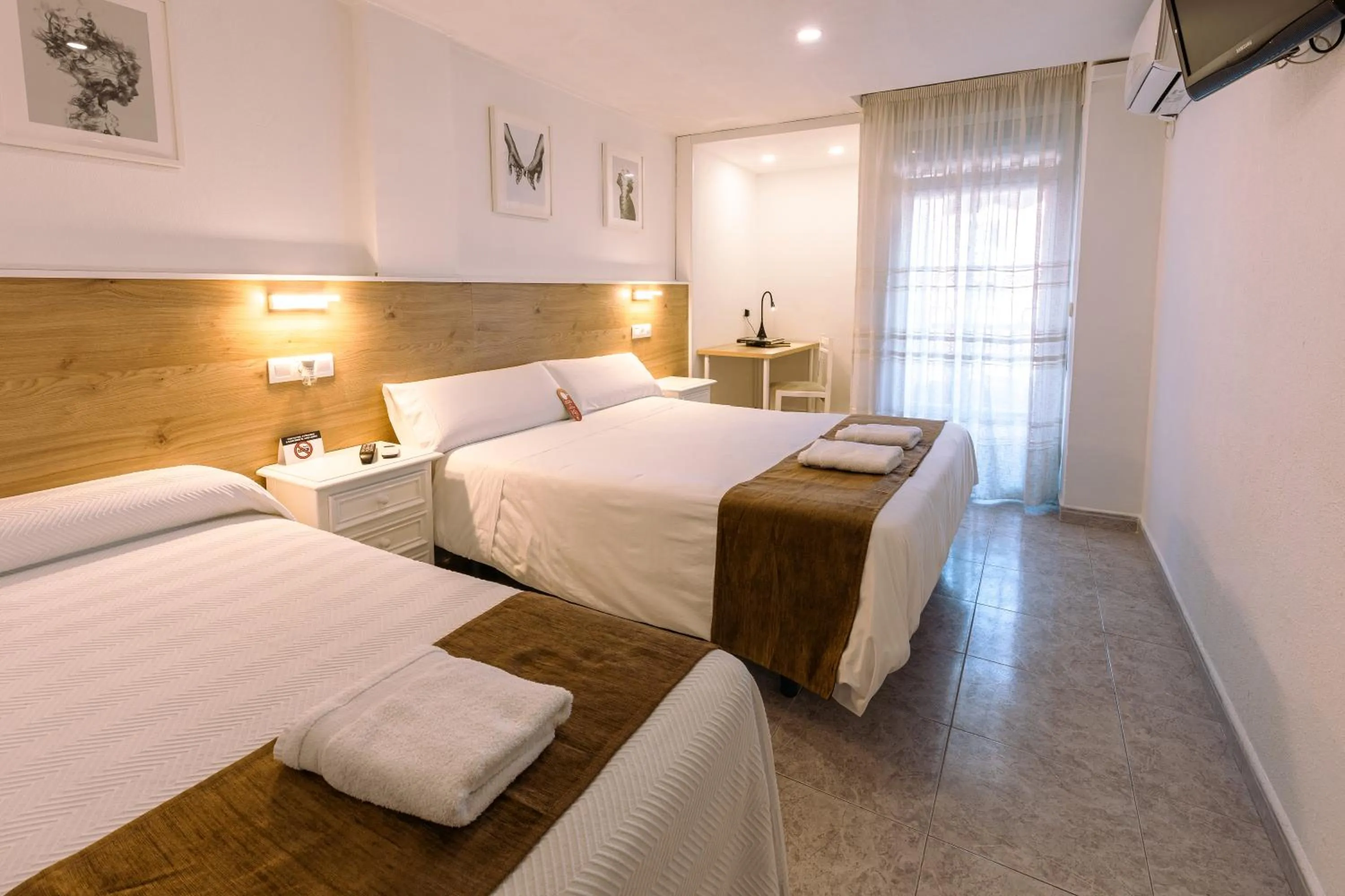 Bed in Hostal Gran Vía