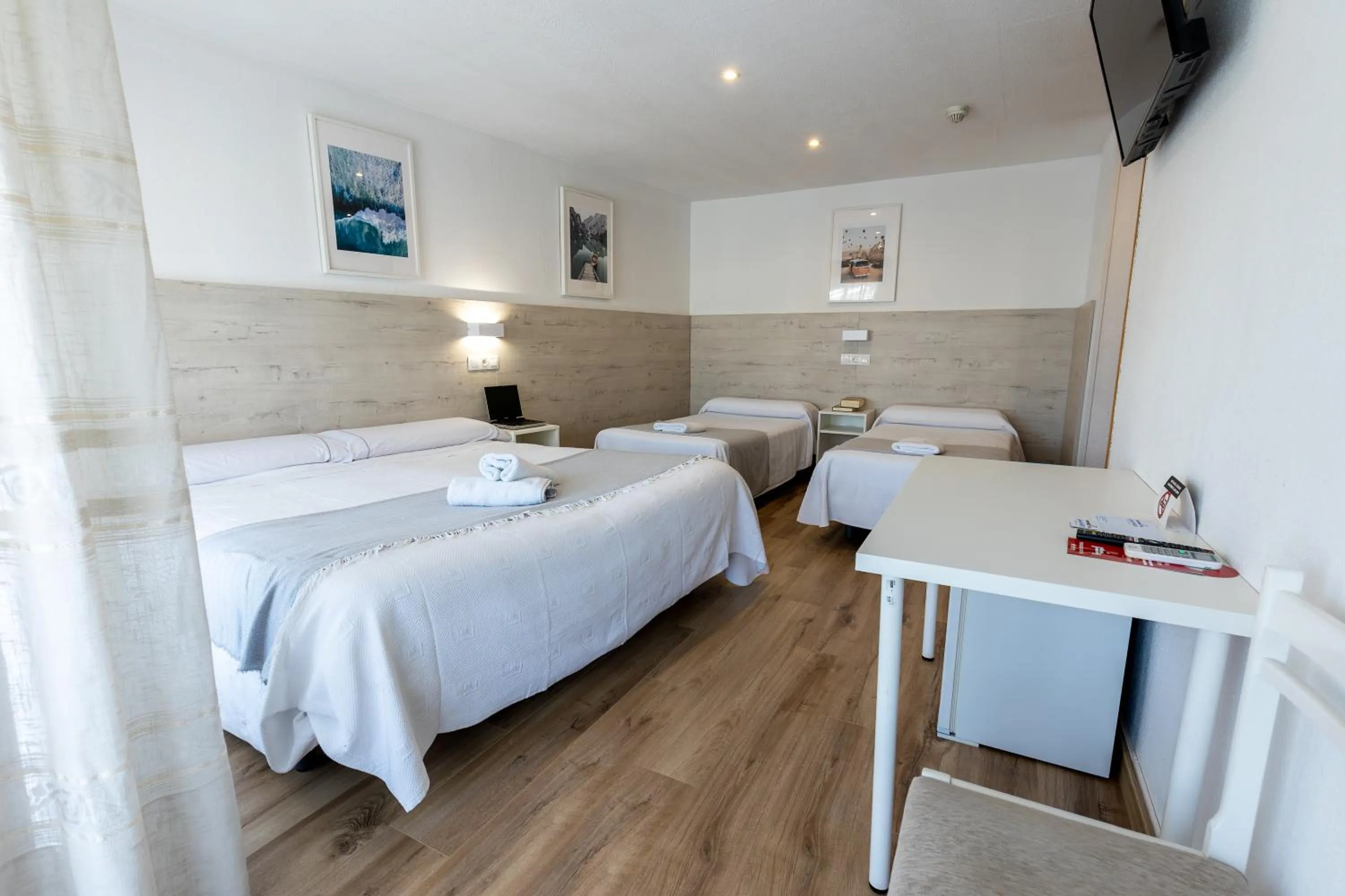 Quadruple Room in Hostal Gran Vía