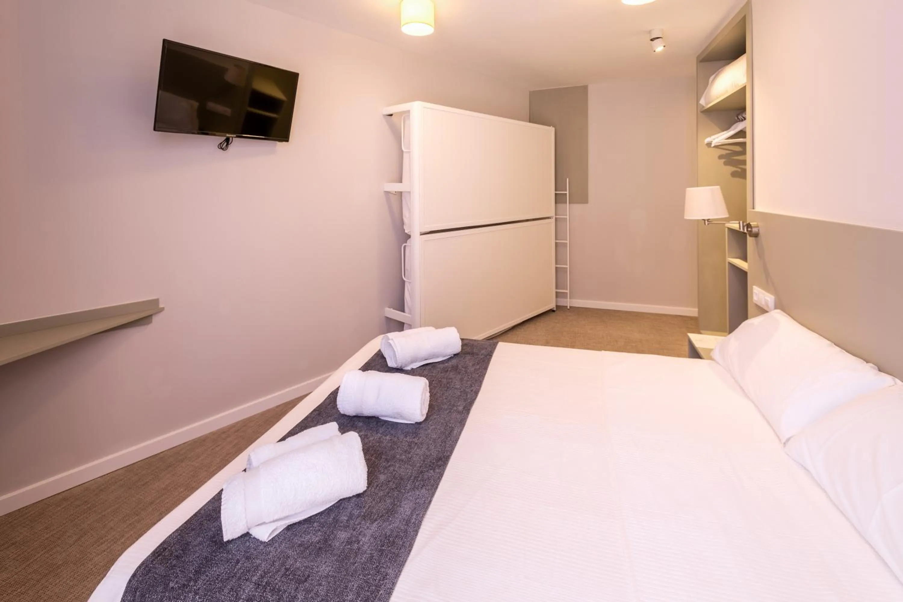 Bed in Hostal Gran Vía