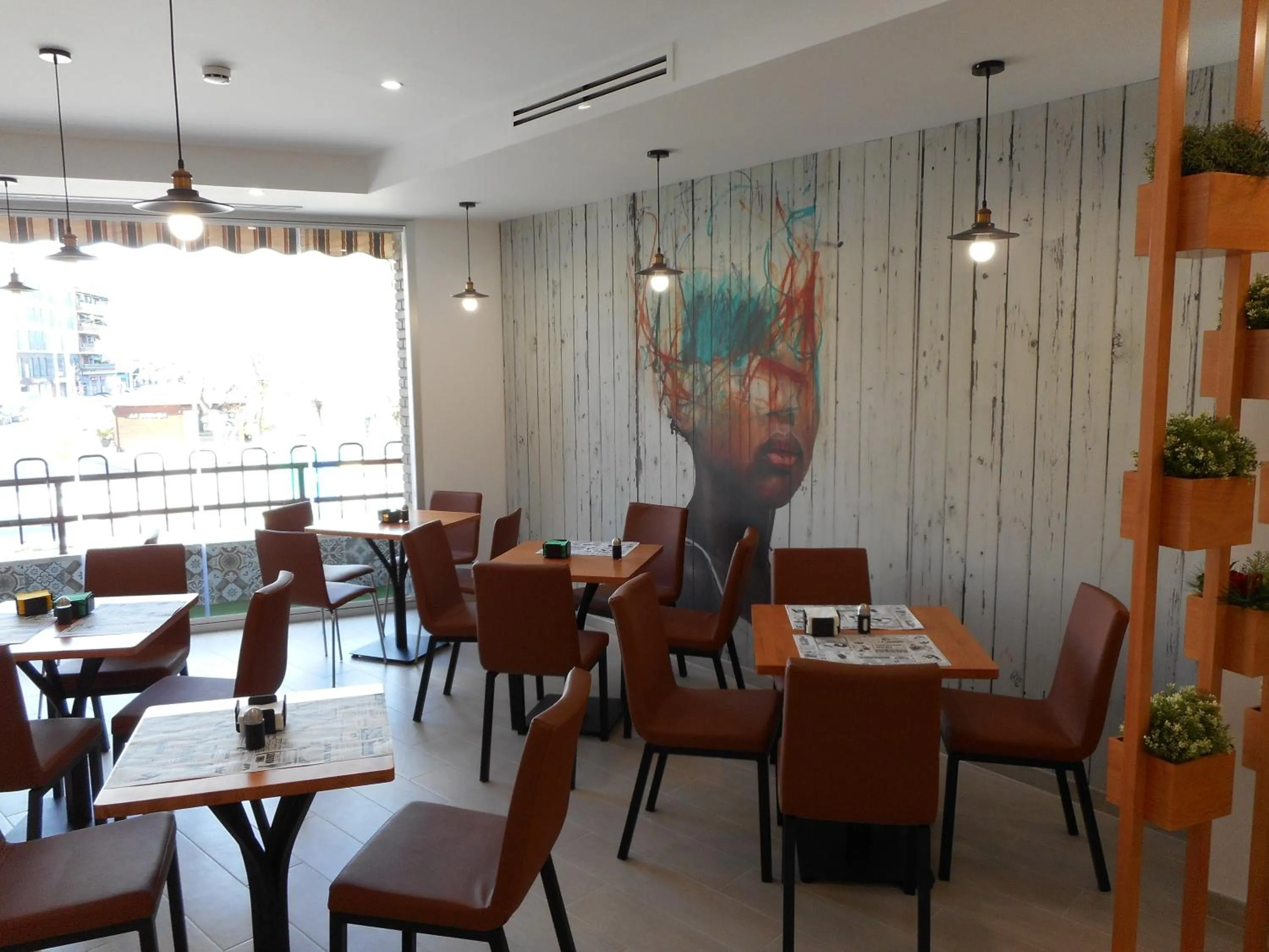 Restaurant/places to eat in Hostal Gran Vía