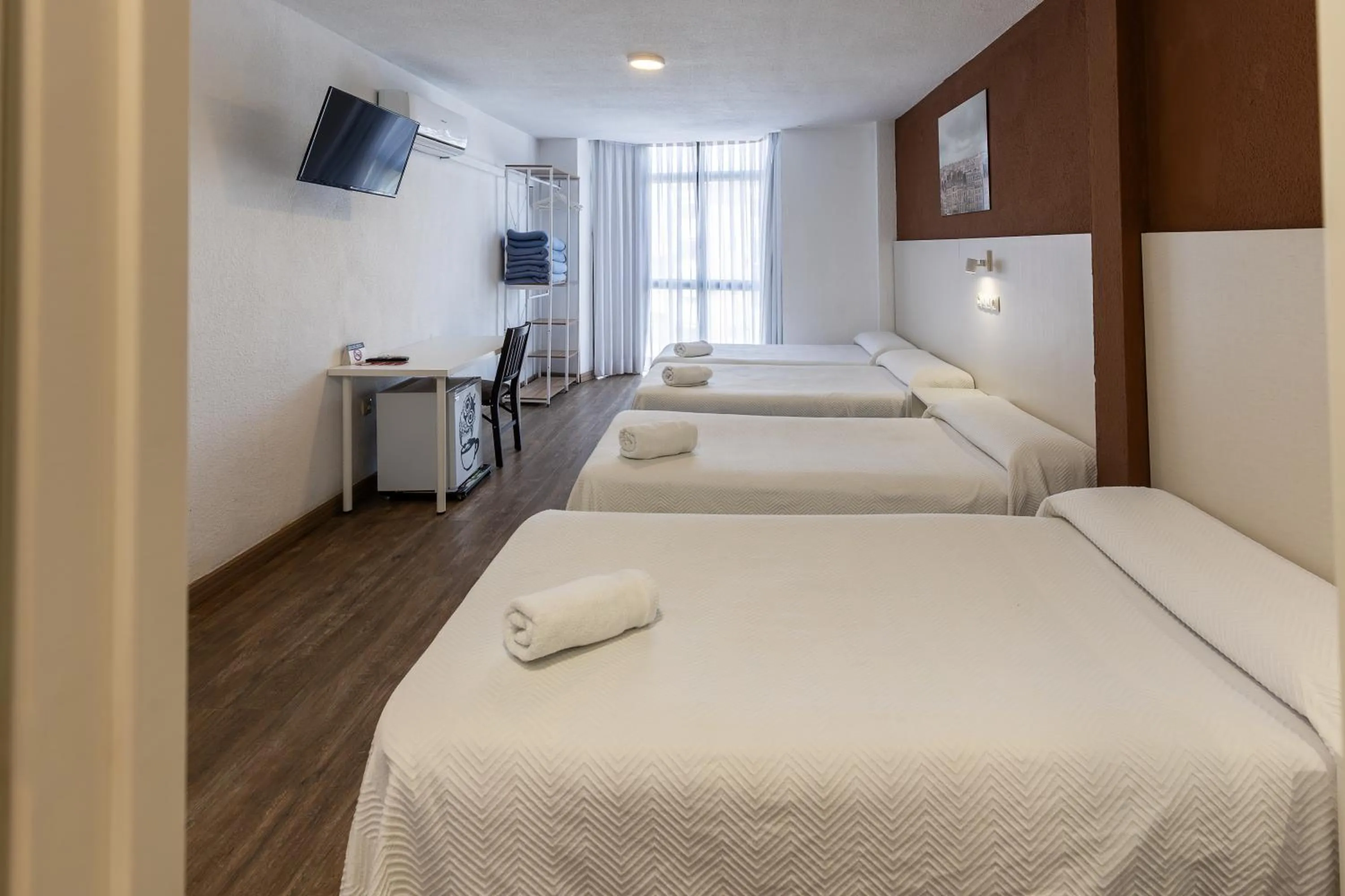 TV and multimedia, Bed in Hostal Gran Vía