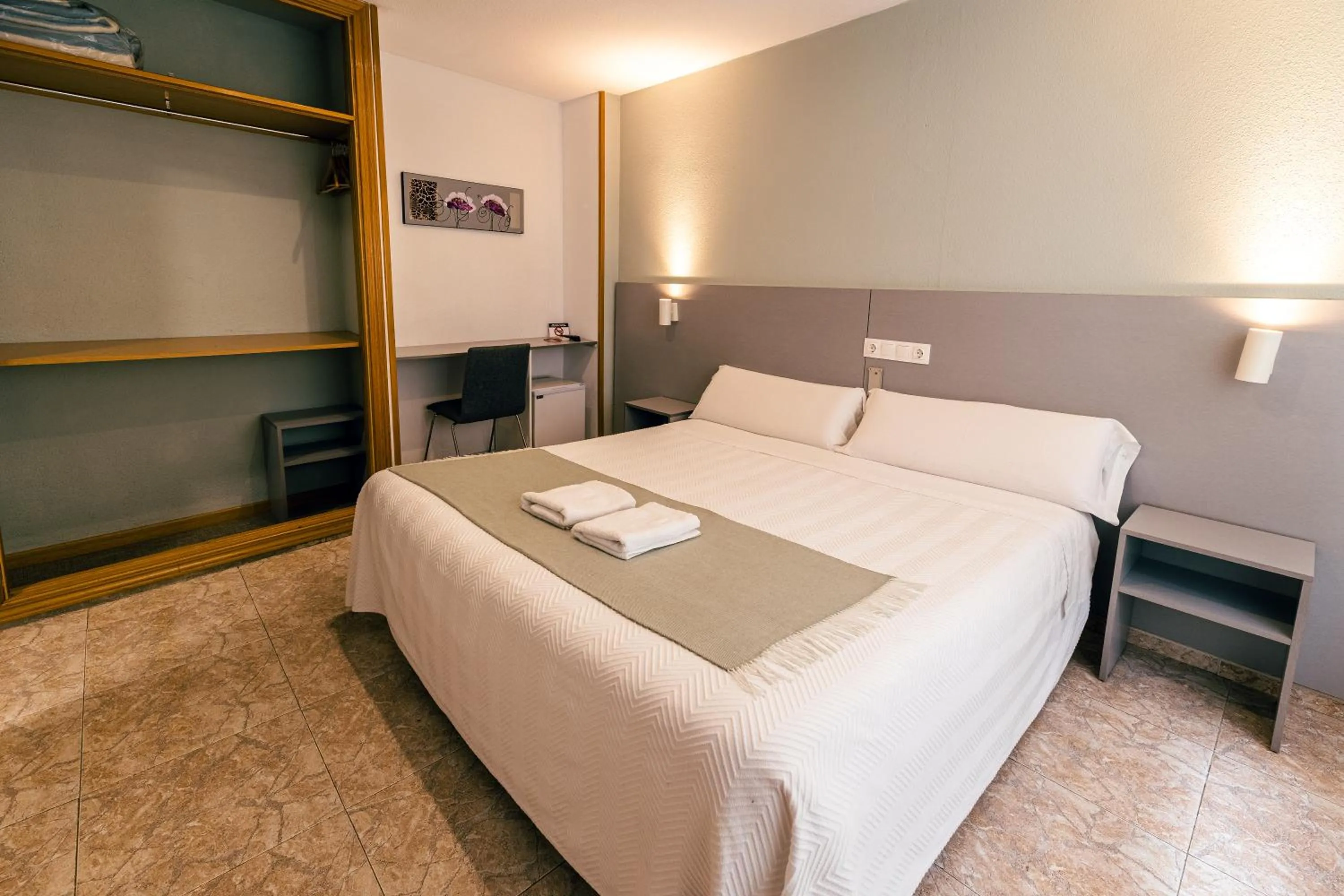 Bed in Hostal Gran Vía