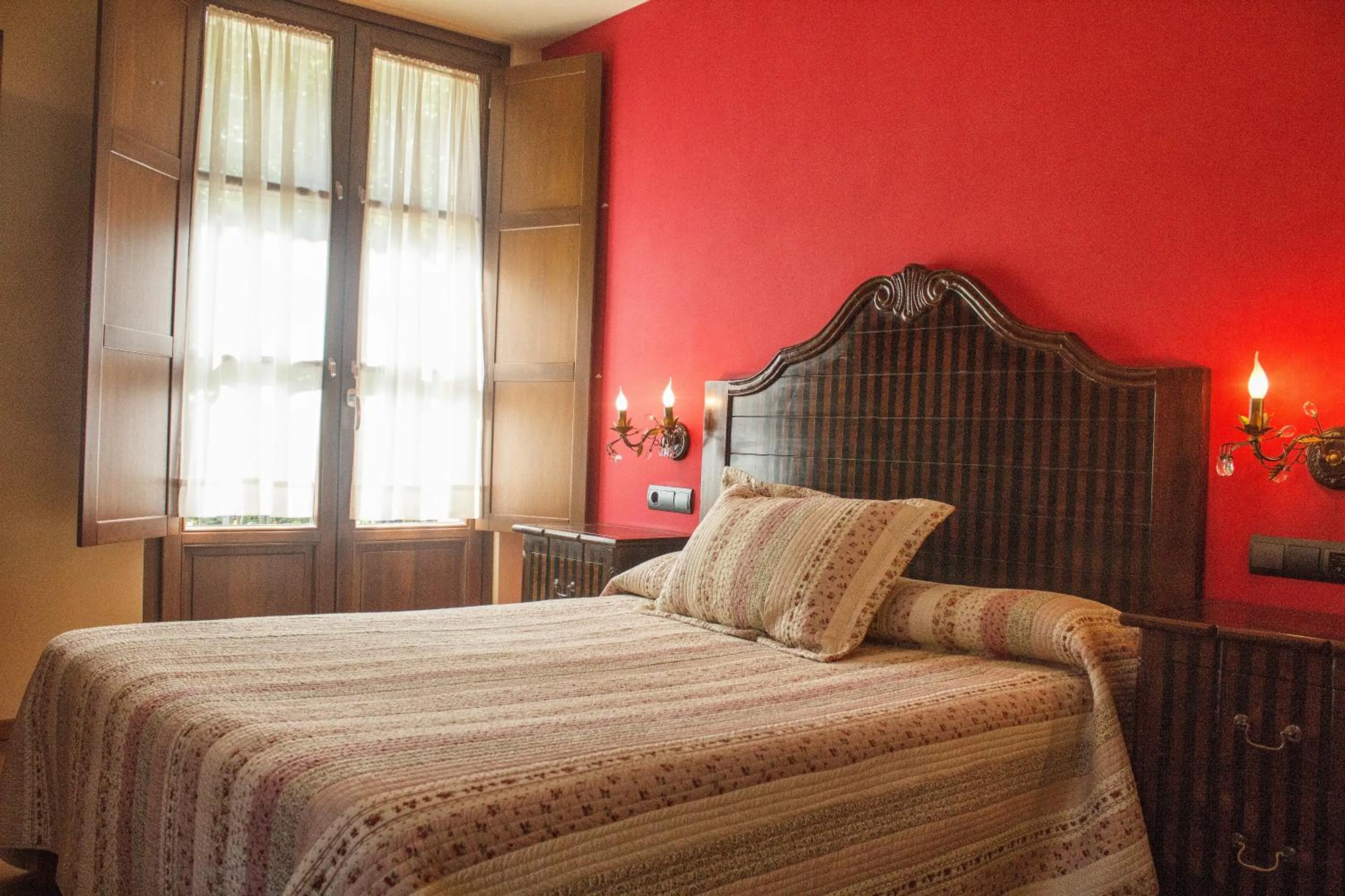 Decorative detail, Bed in Hotel Valle del Silencio