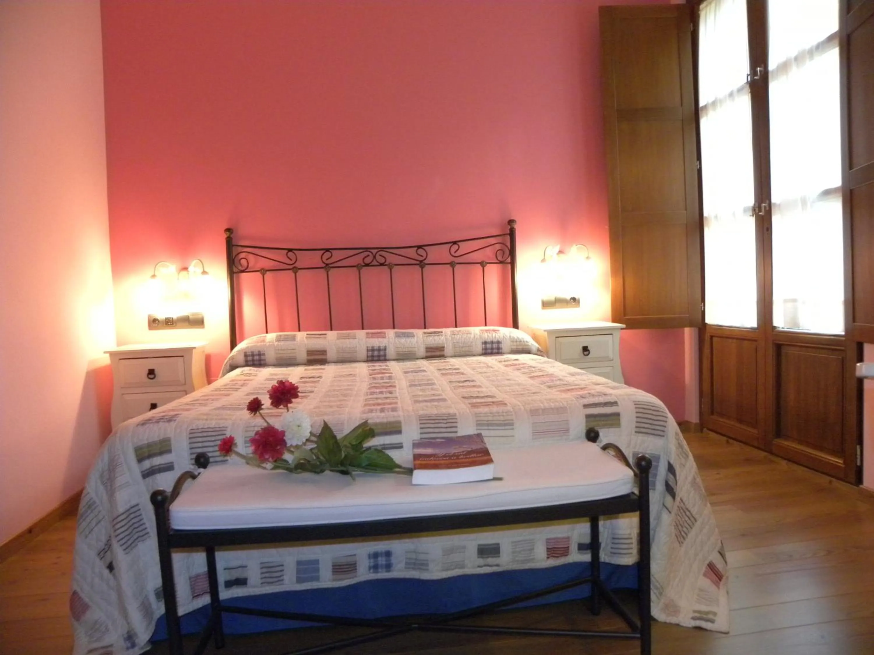 Photo of the whole room, Bed in Hotel Valle del Silencio
