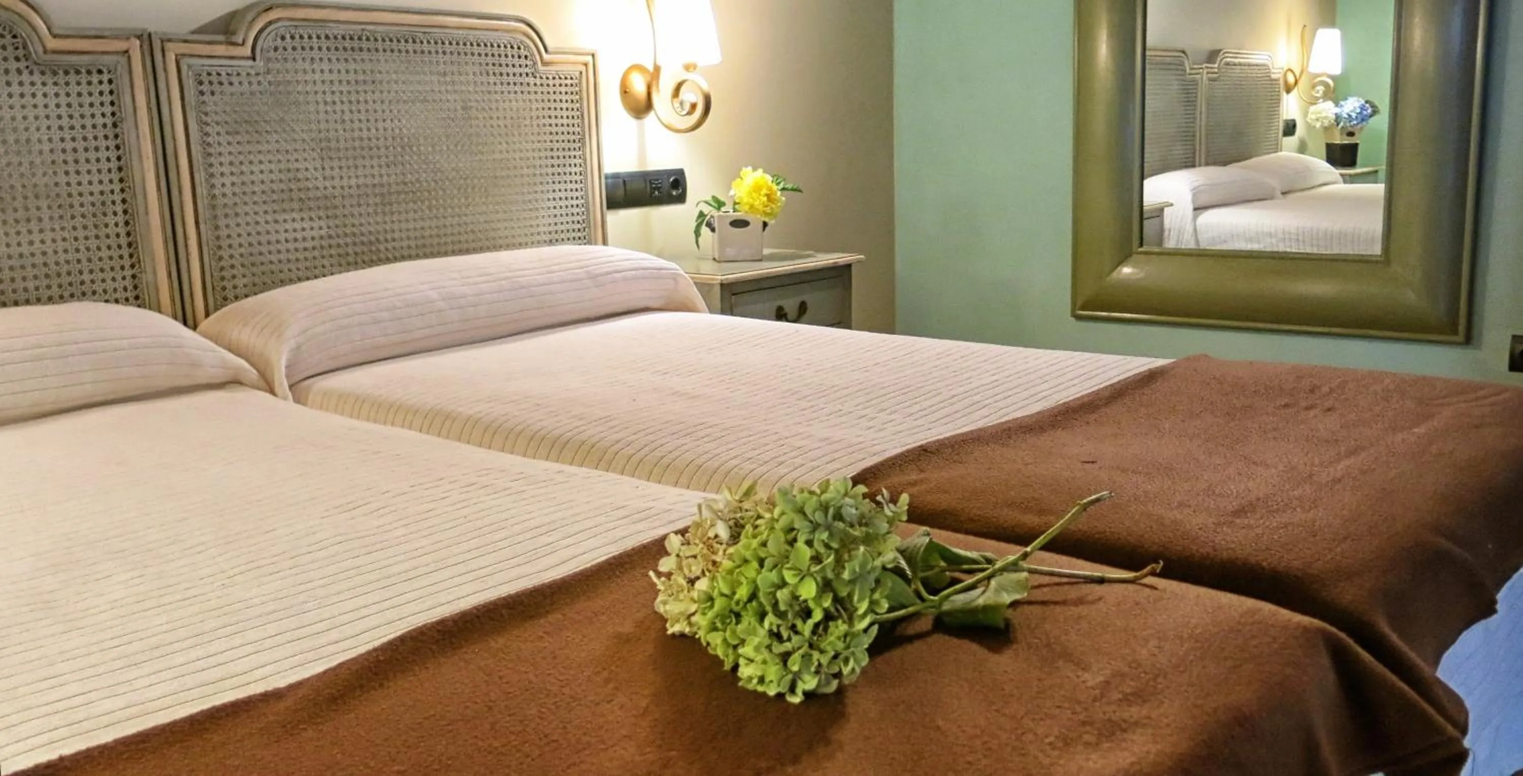 Photo of the whole room, Bed in Hotel Valle del Silencio