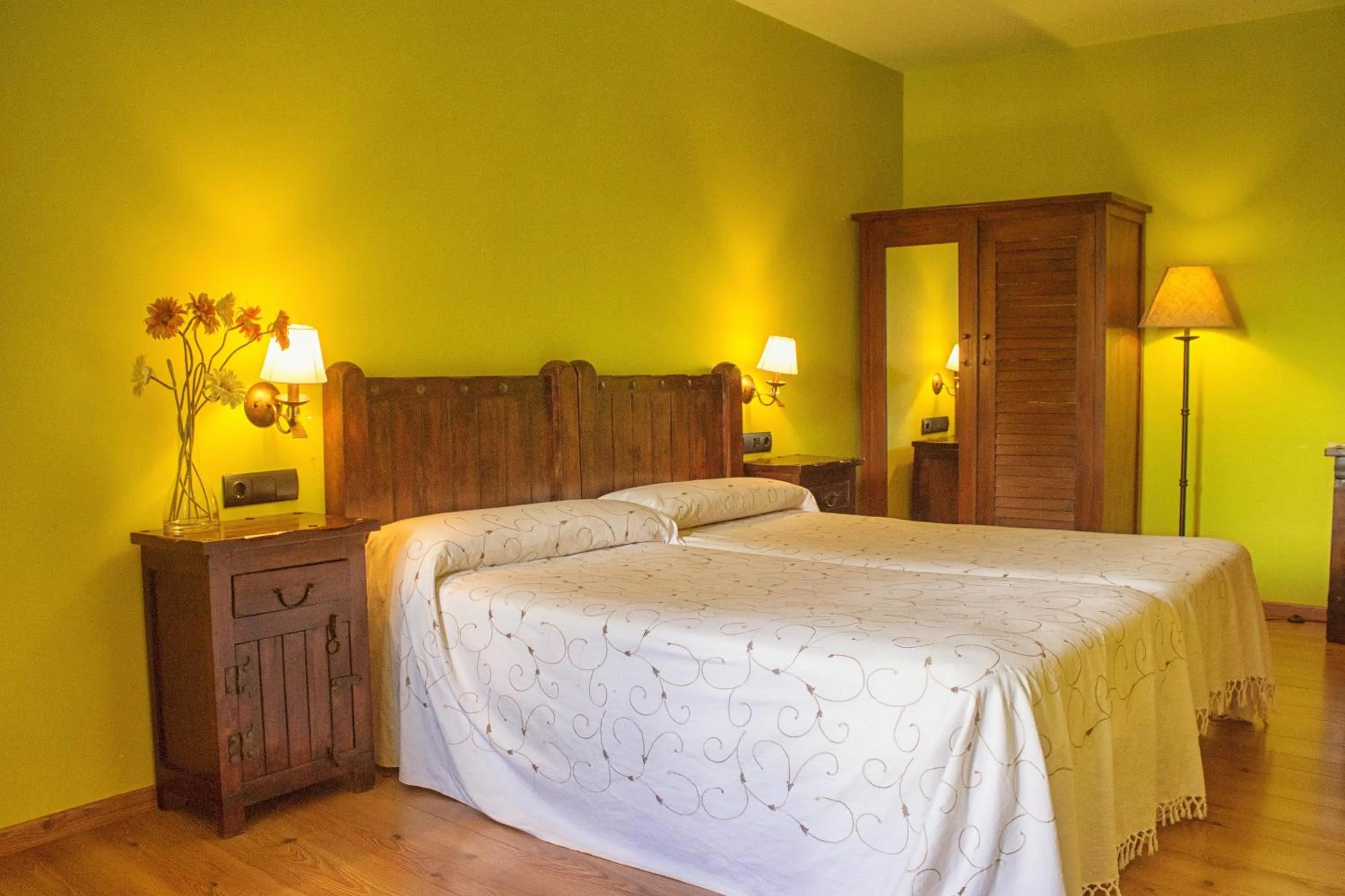 Photo of the whole room, Bed in Hotel Valle del Silencio