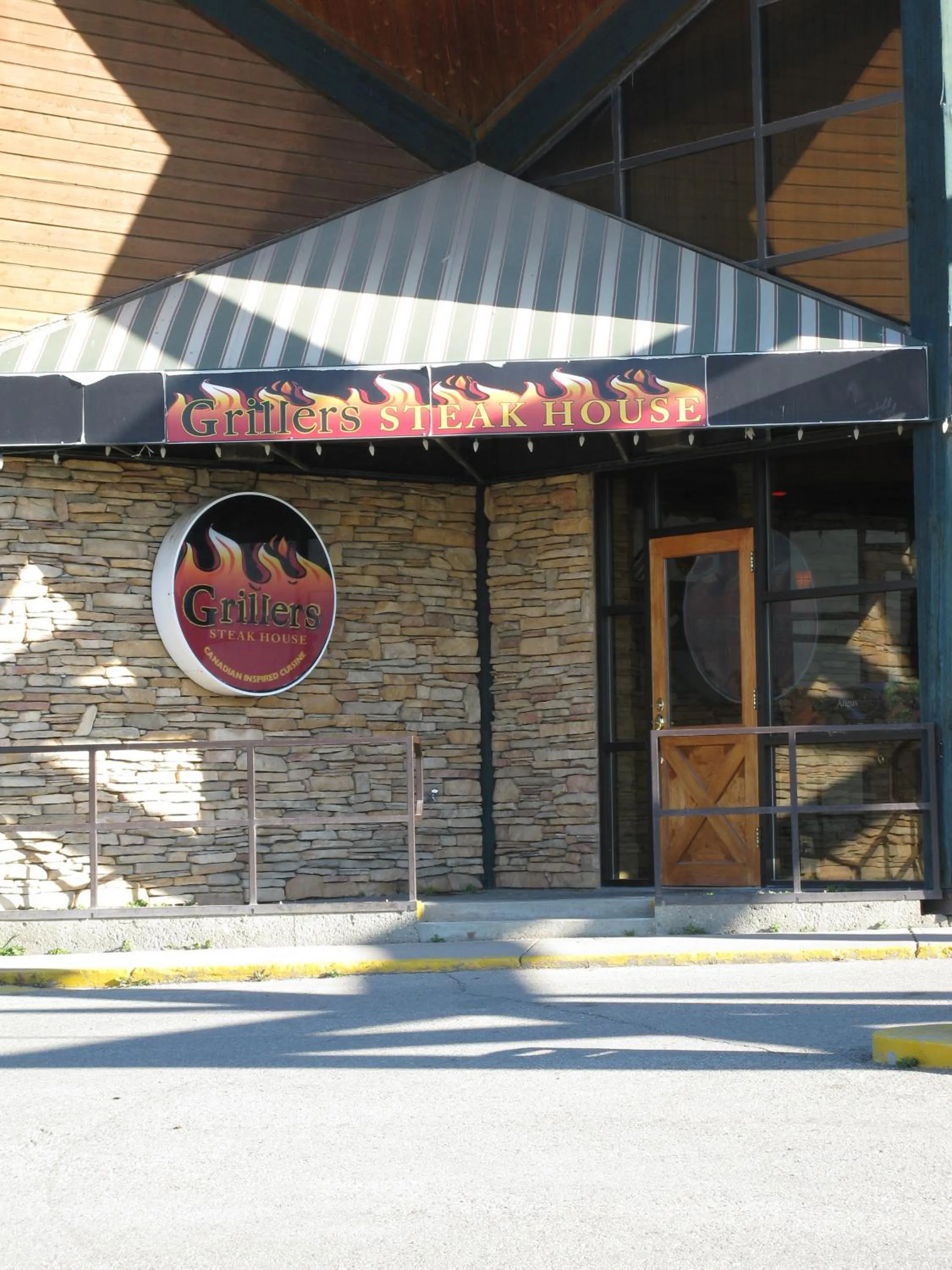 Restaurant/places to eat in Walking Eagle Inn & Lodge