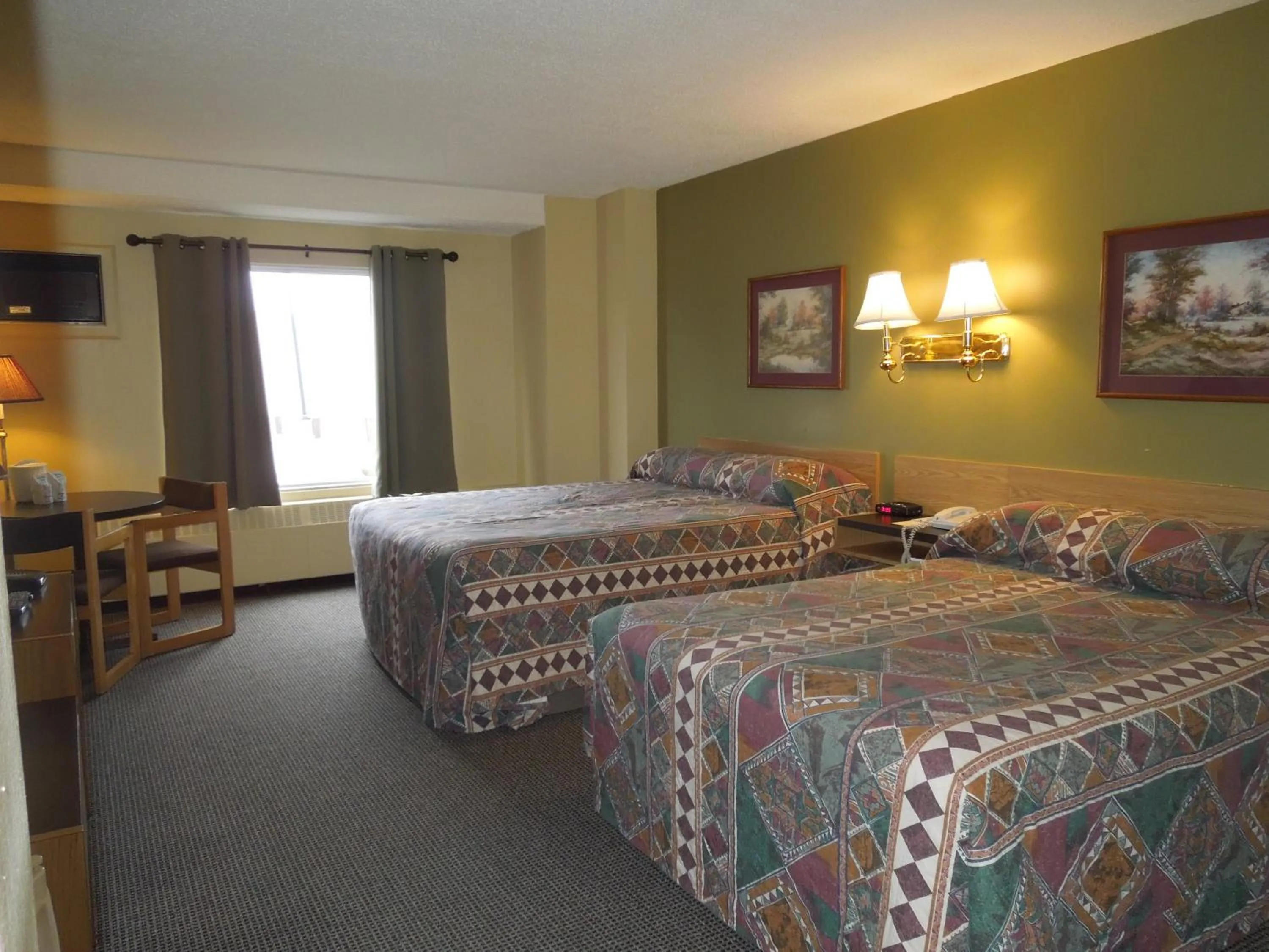 Photo of the whole room, Bed in Walking Eagle Inn & Lodge