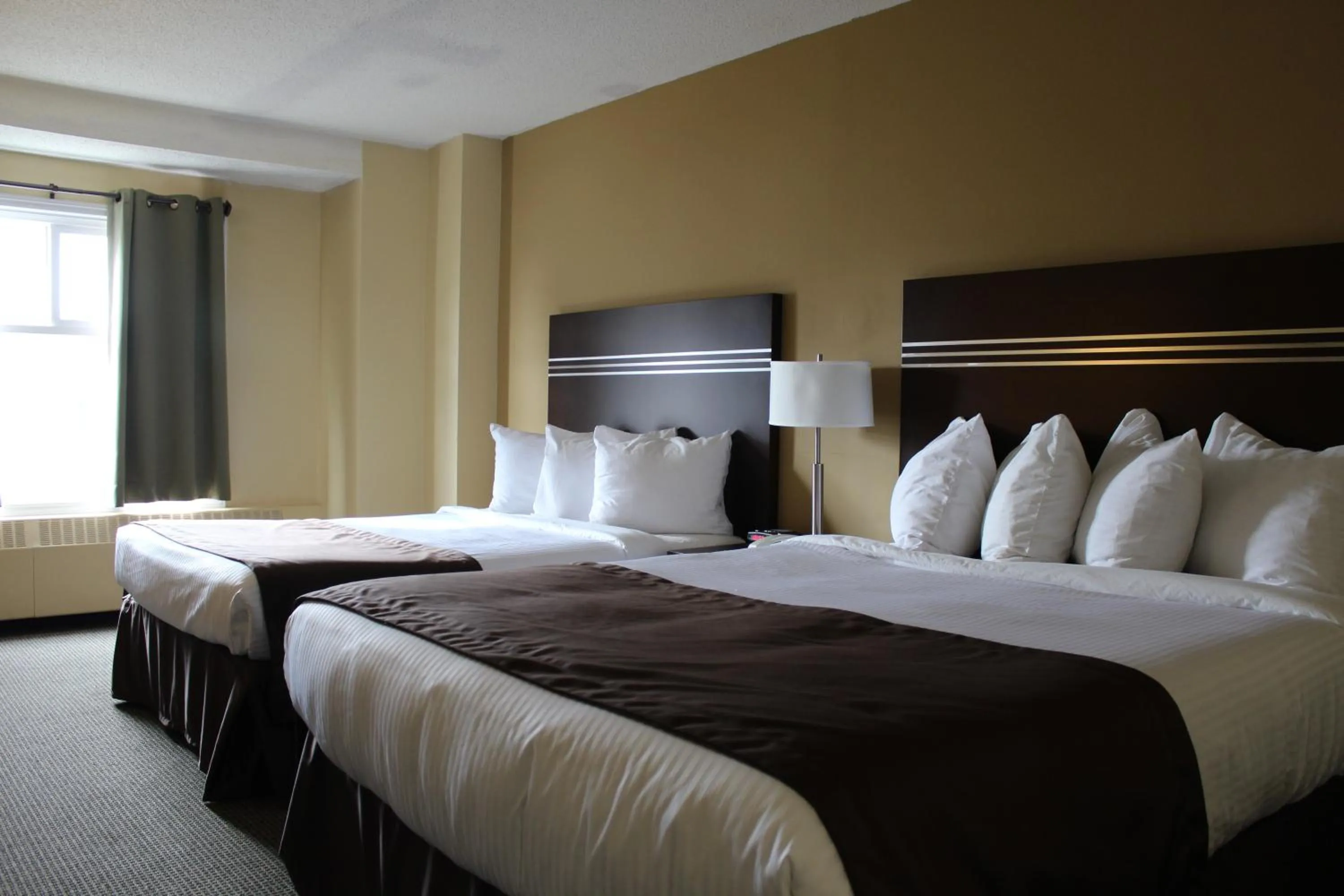 Photo of the whole room, Bed in Walking Eagle Inn & Lodge