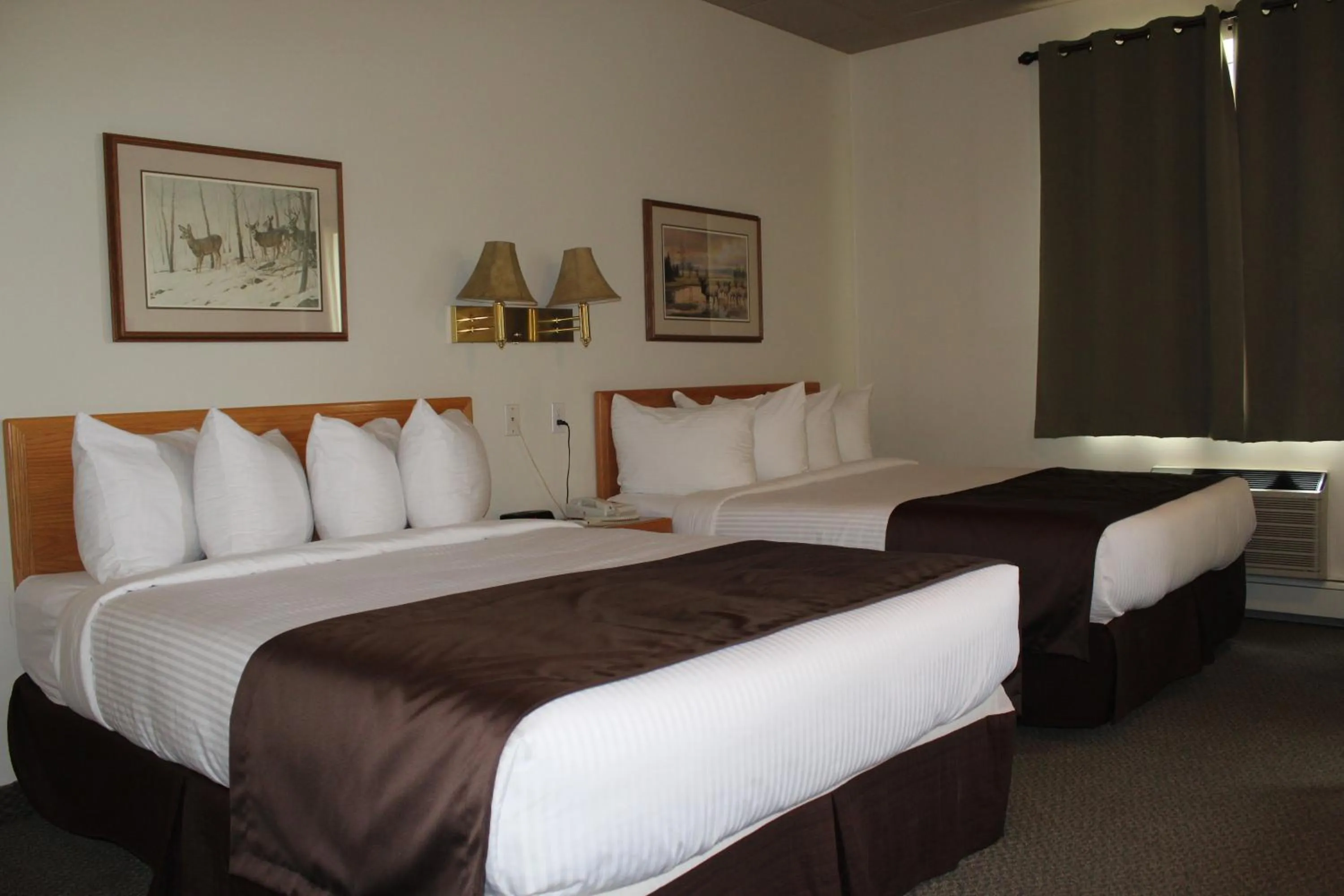 Bedroom, Bed in Walking Eagle Inn & Lodge