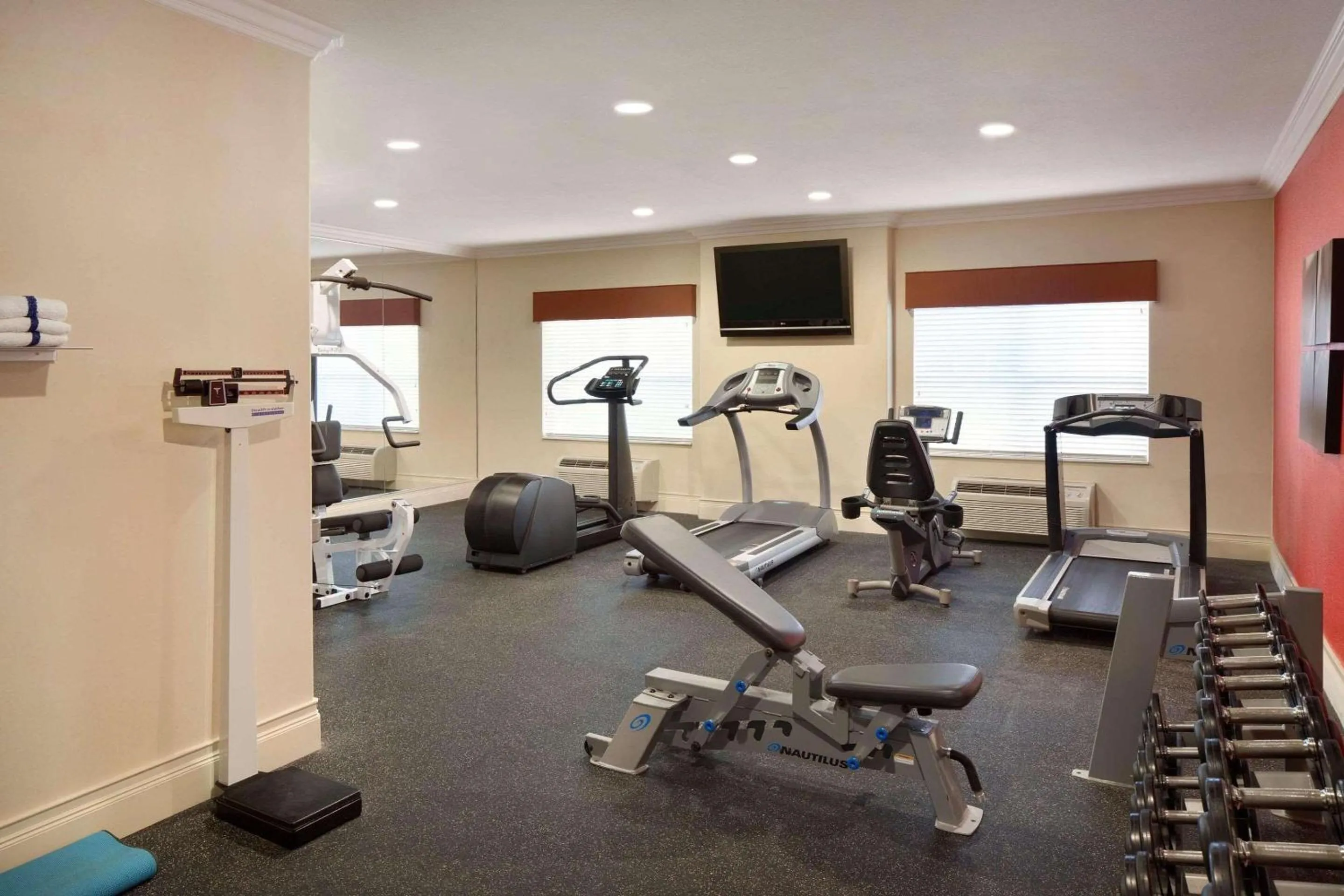 Fitness centre/facilities in Country Inn & Suites by Radisson, Champaign North, IL