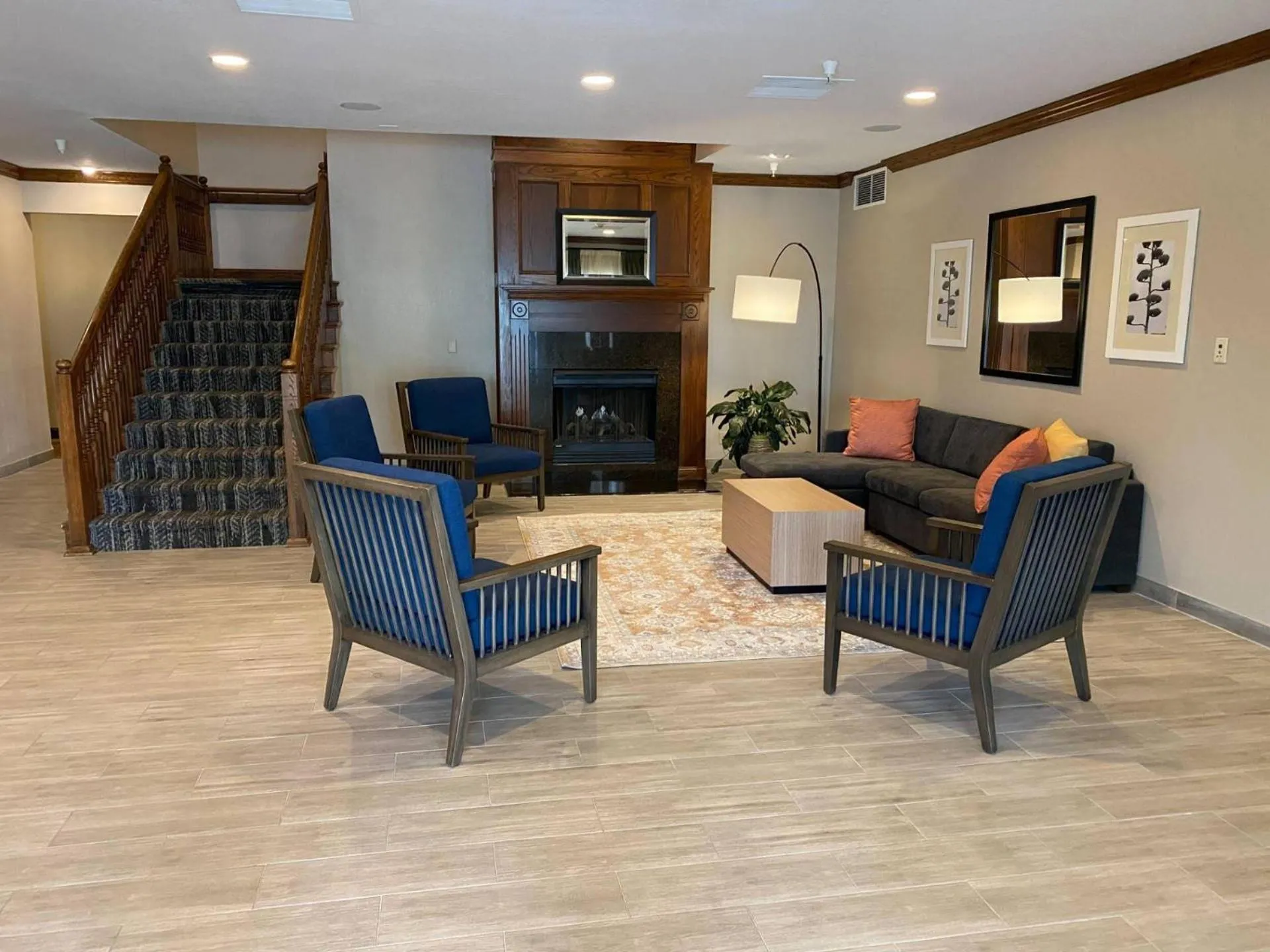 Lobby or reception in Country Inn & Suites by Radisson, Champaign North, IL