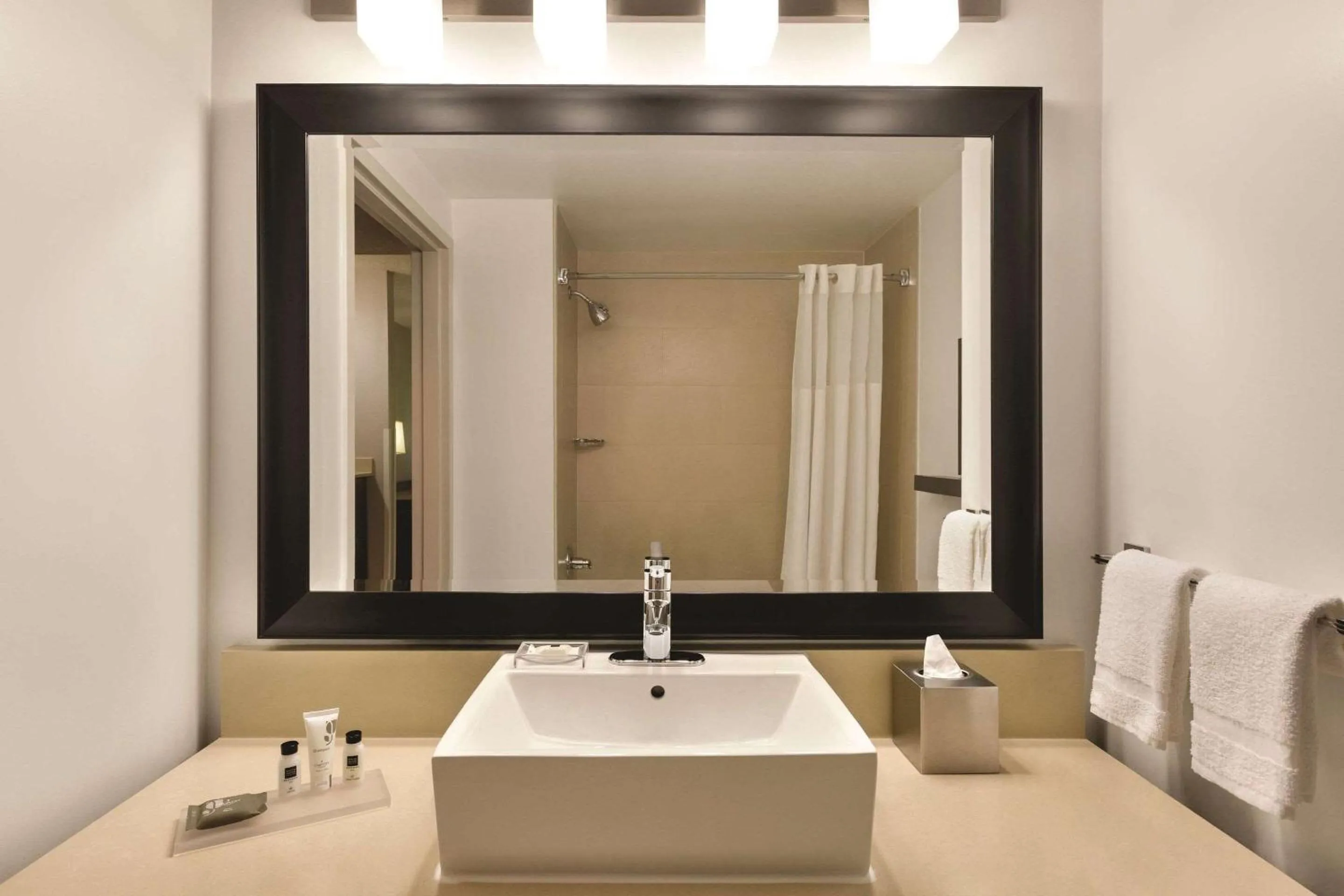 Bedroom in Country Inn & Suites by Radisson, Lawrenceville near Northside