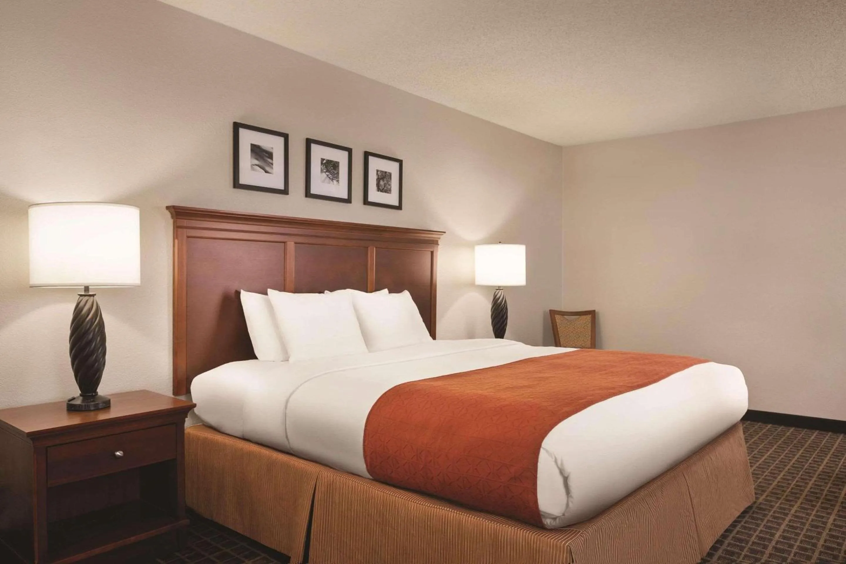 Bedroom, Bed in Country Inn & Suites by Radisson, Lawrenceville near Northside