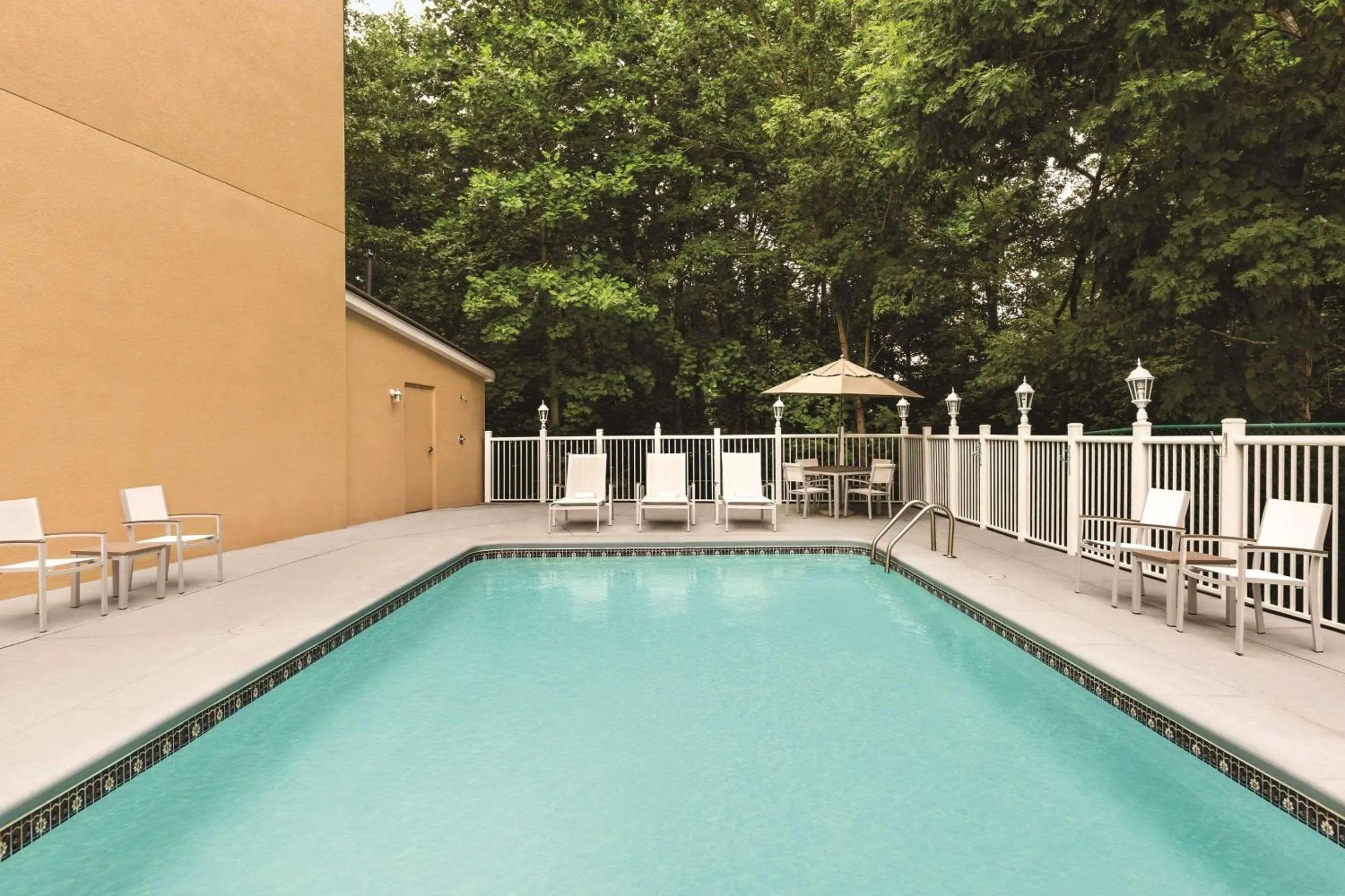 Swimming pool in Country Inn & Suites by Radisson, Lawrenceville near Northside