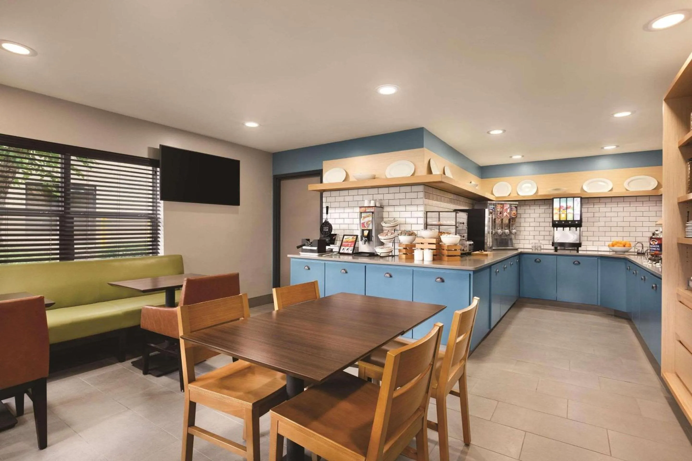 Breakfast in Country Inn & Suites by Radisson, Lawrenceville near Northside