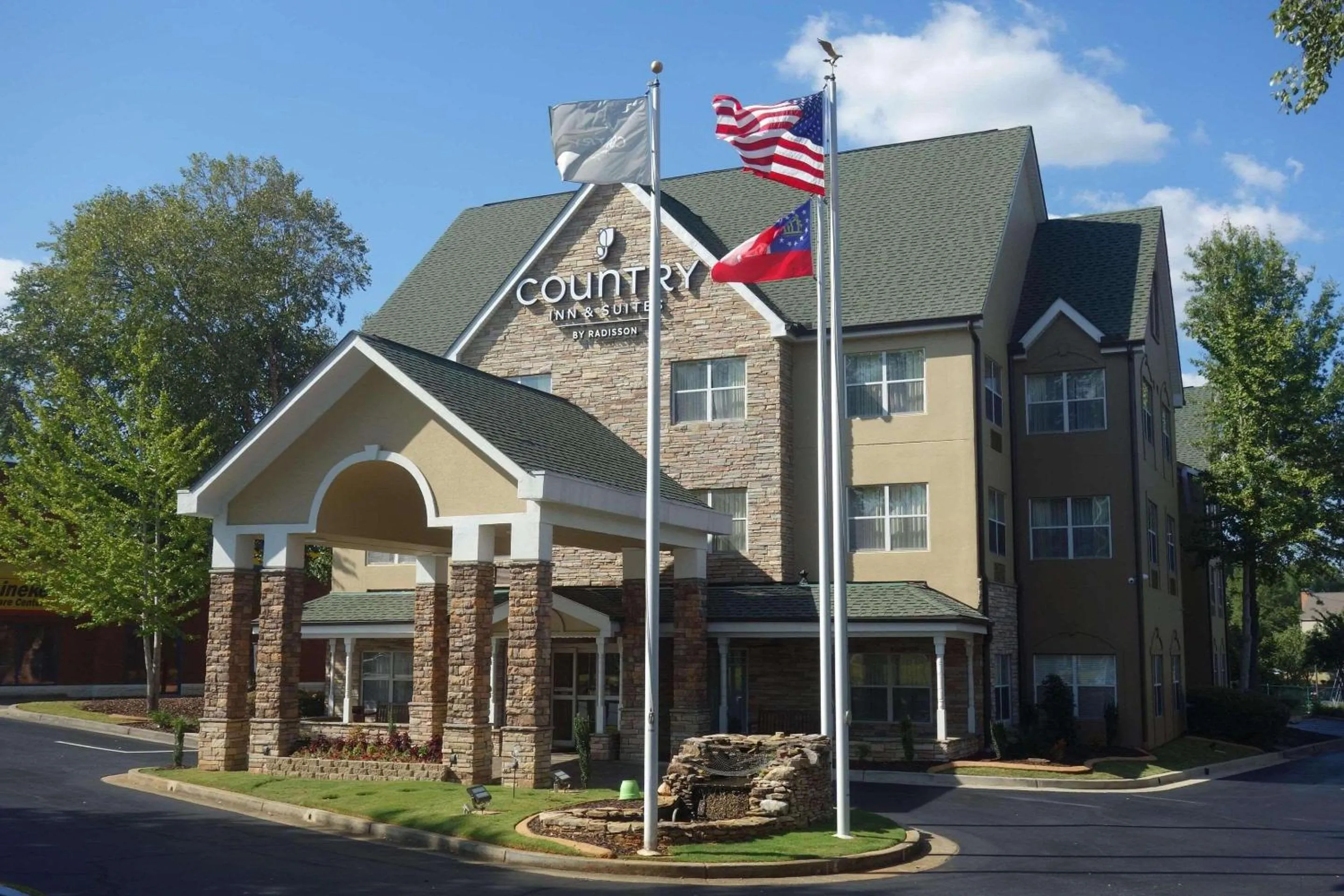 Property building in Country Inn & Suites by Radisson, Lawrenceville near Northside