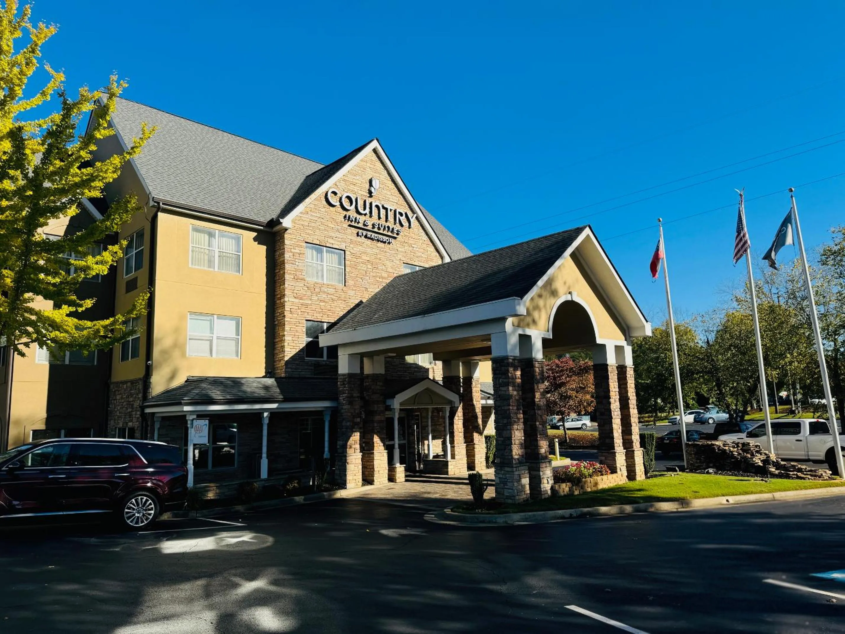 Property building in Country Inn & Suites by Radisson, Lawrenceville near Northside