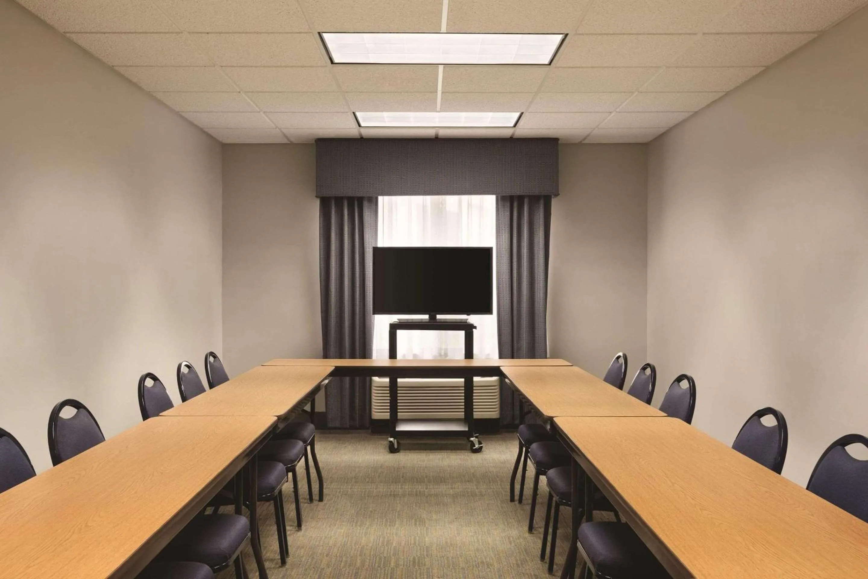 Meeting/conference room in Country Inn & Suites by Radisson, Lawrenceville near Northside