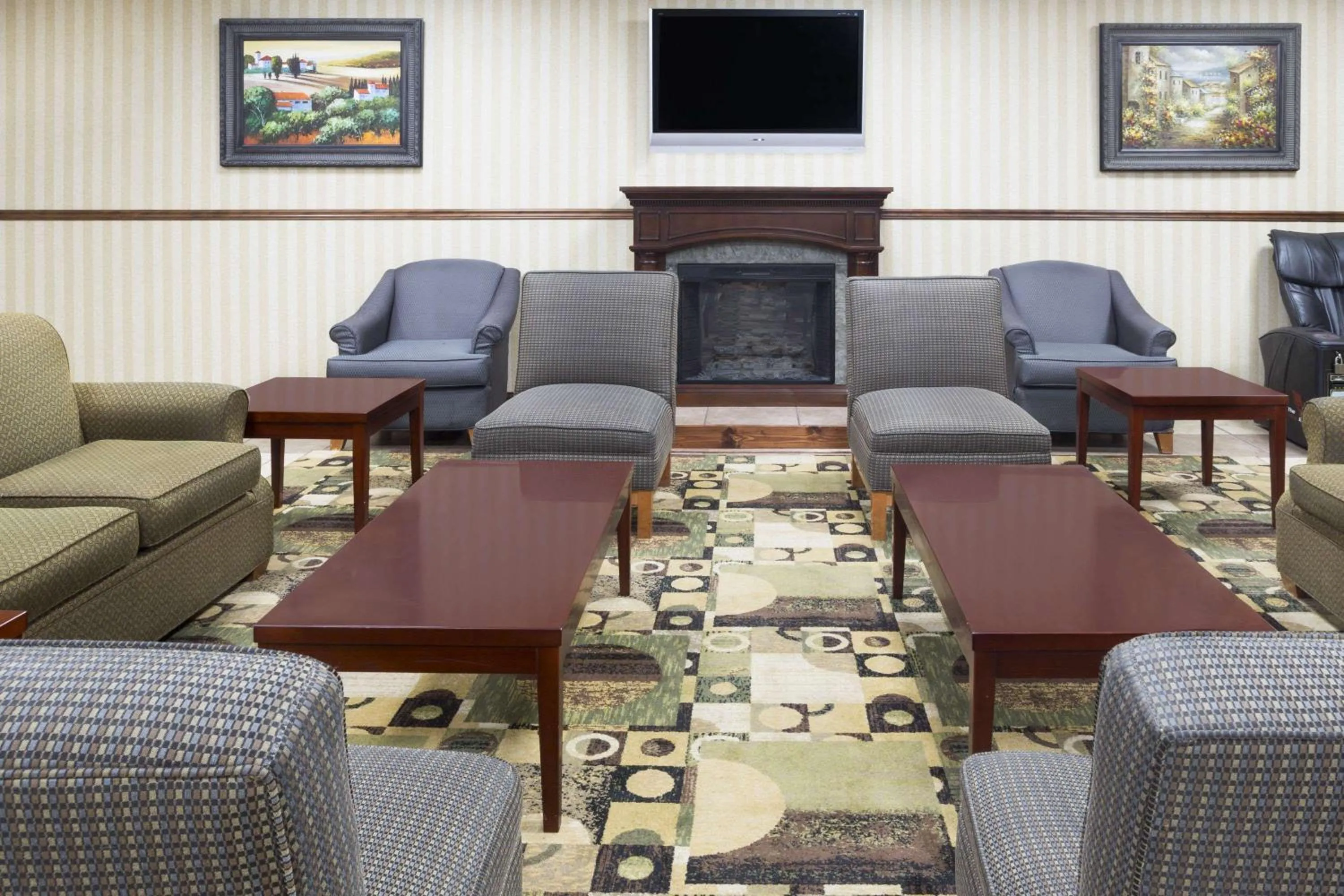 Lobby or reception in Days Inn by Wyndham Columbus-North Fort Moore