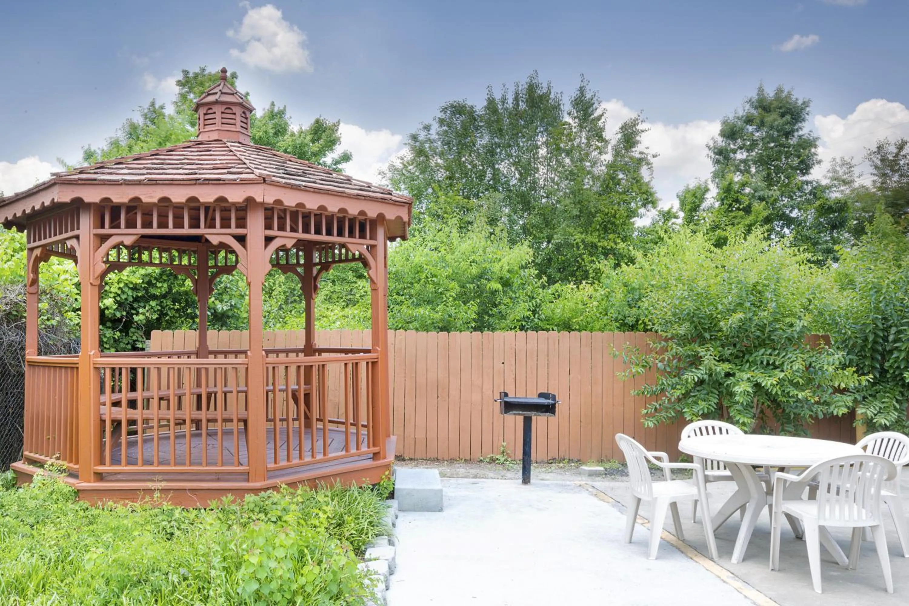 Days Inn by Wyndham Columbus-North Fort Moore