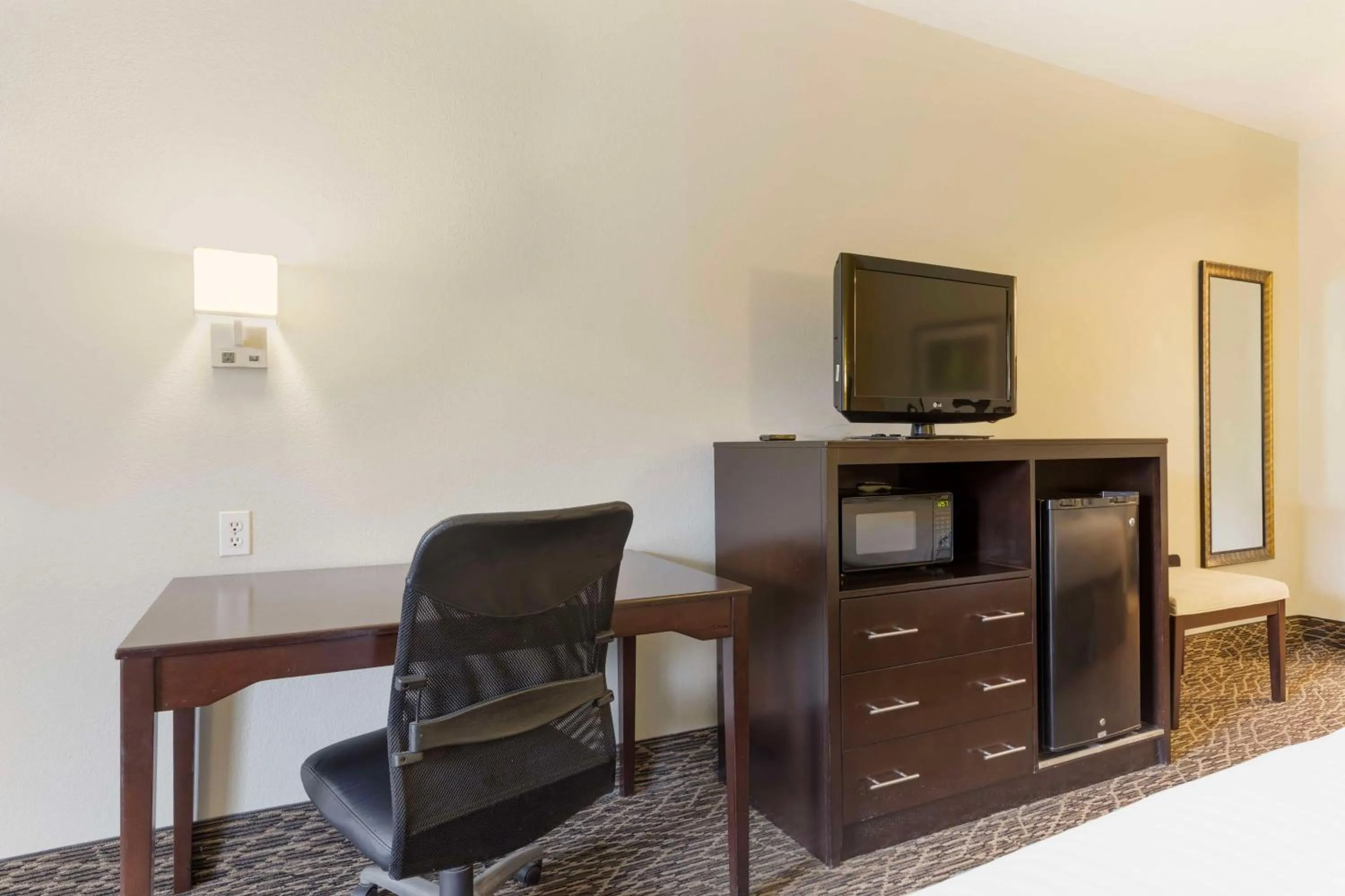 Bedroom in Best Western West Monroe Inn