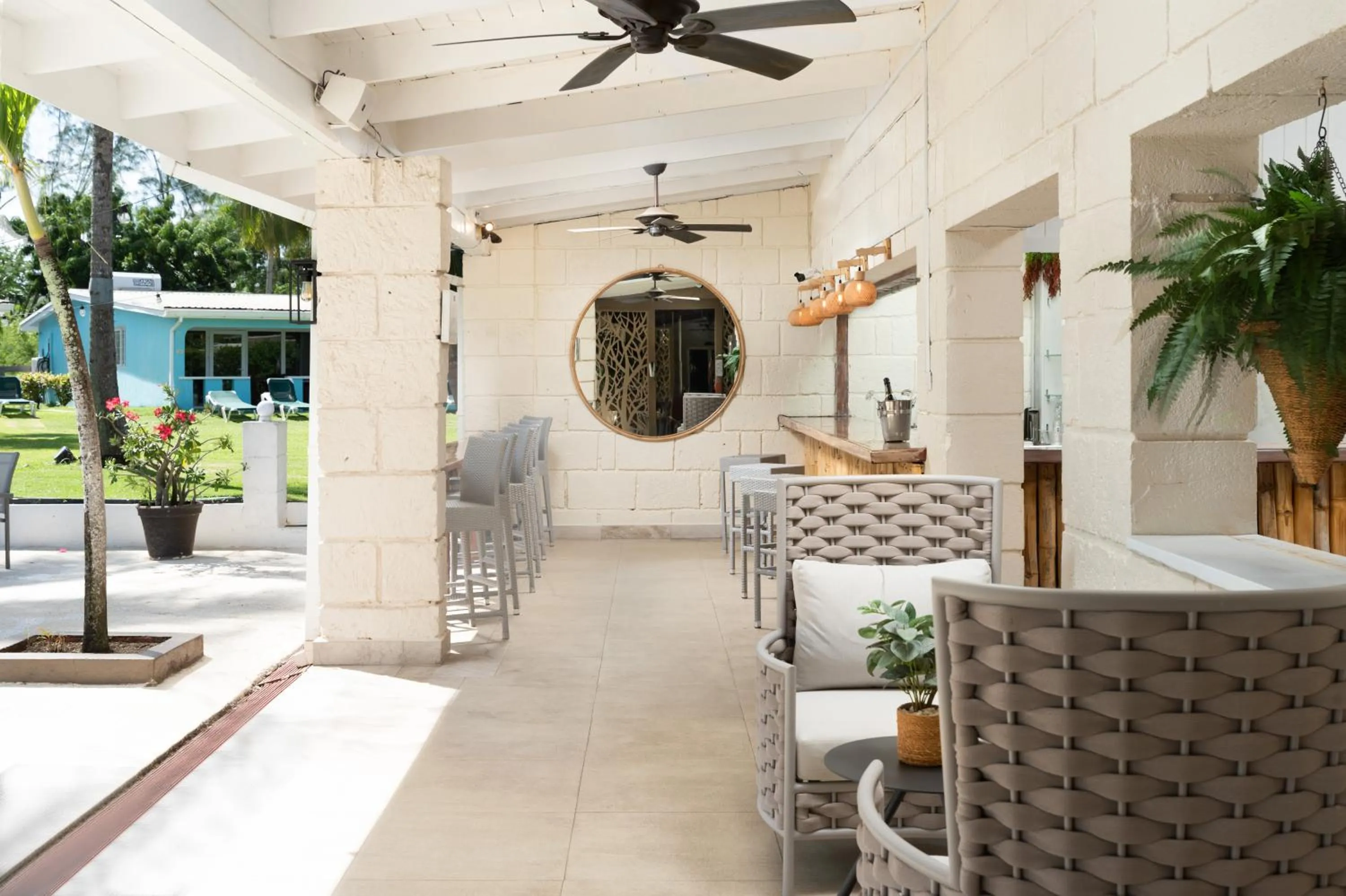 Lounge or bar in All Seasons Resort