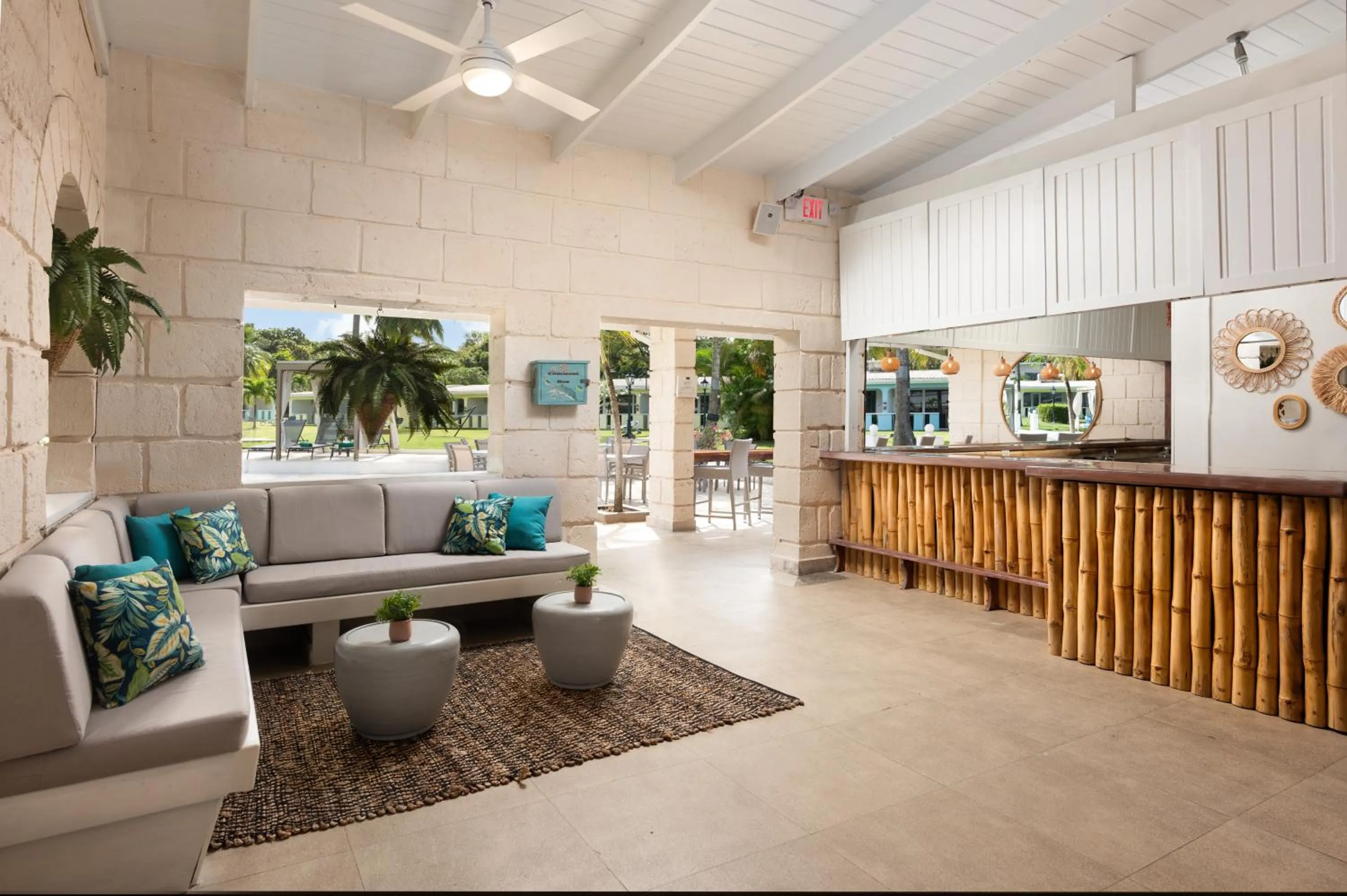 Lounge or bar in All Seasons Resort