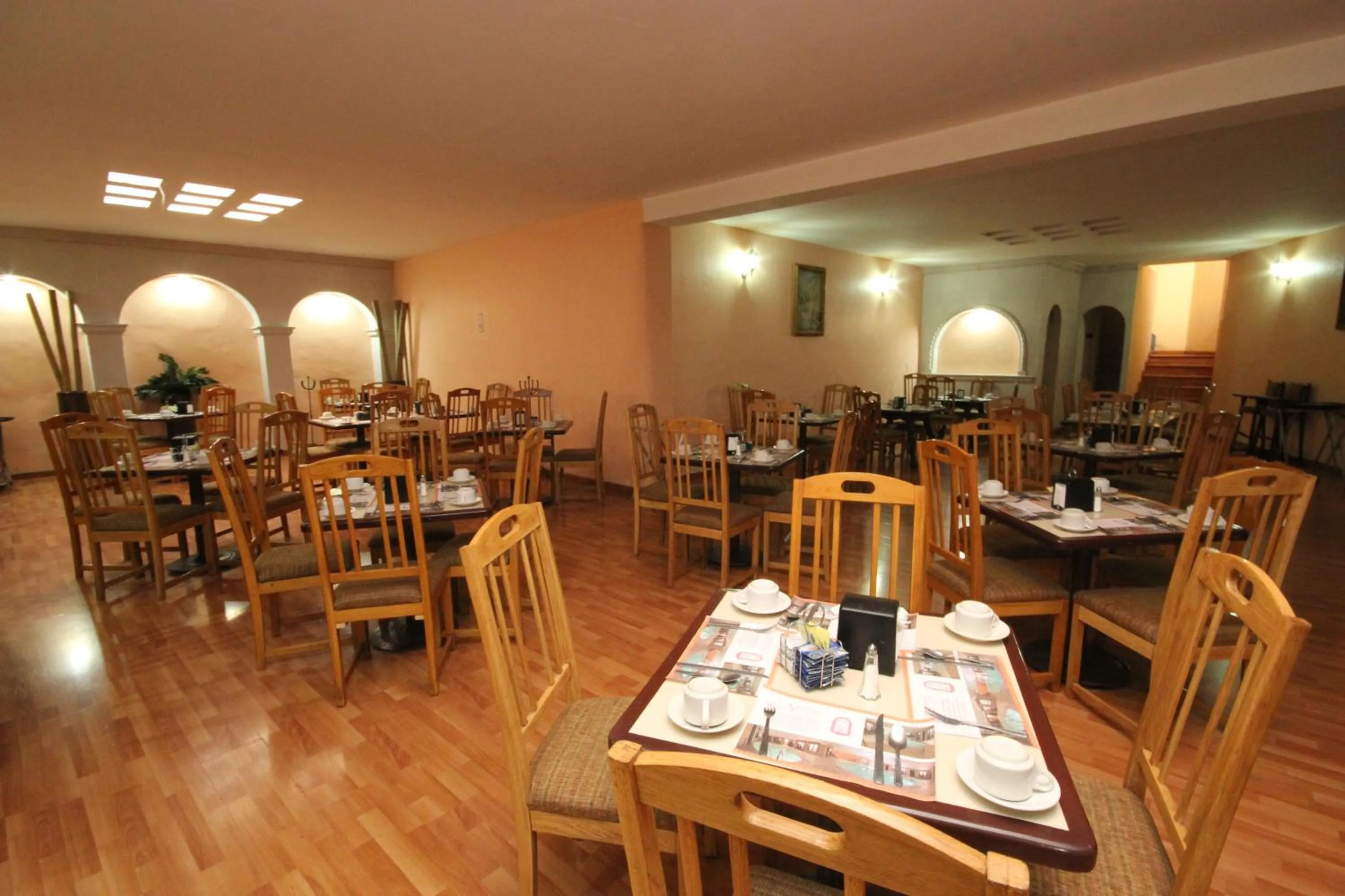 Restaurant/places to eat in Meson de la Merced