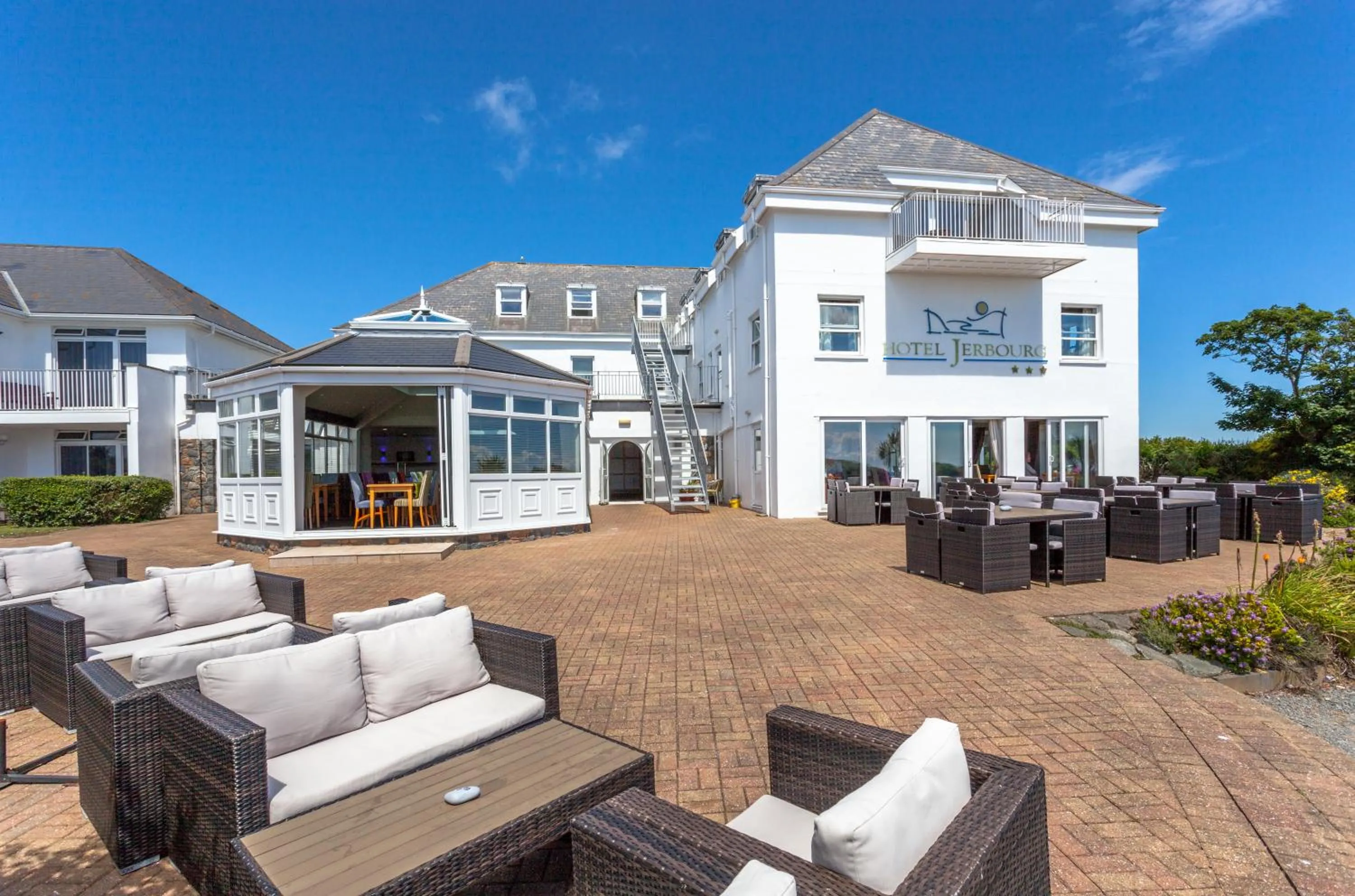 Patio in Hotel Jerbourg